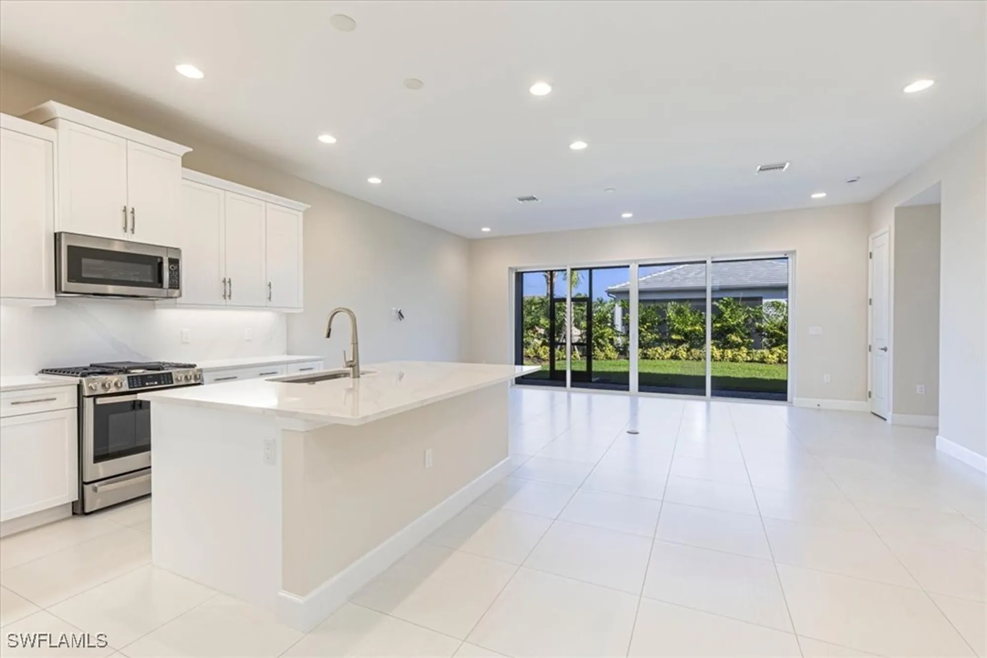 Property Slideshow image 13 of 30 | 2749 durham cir, Naples, FL, 34112