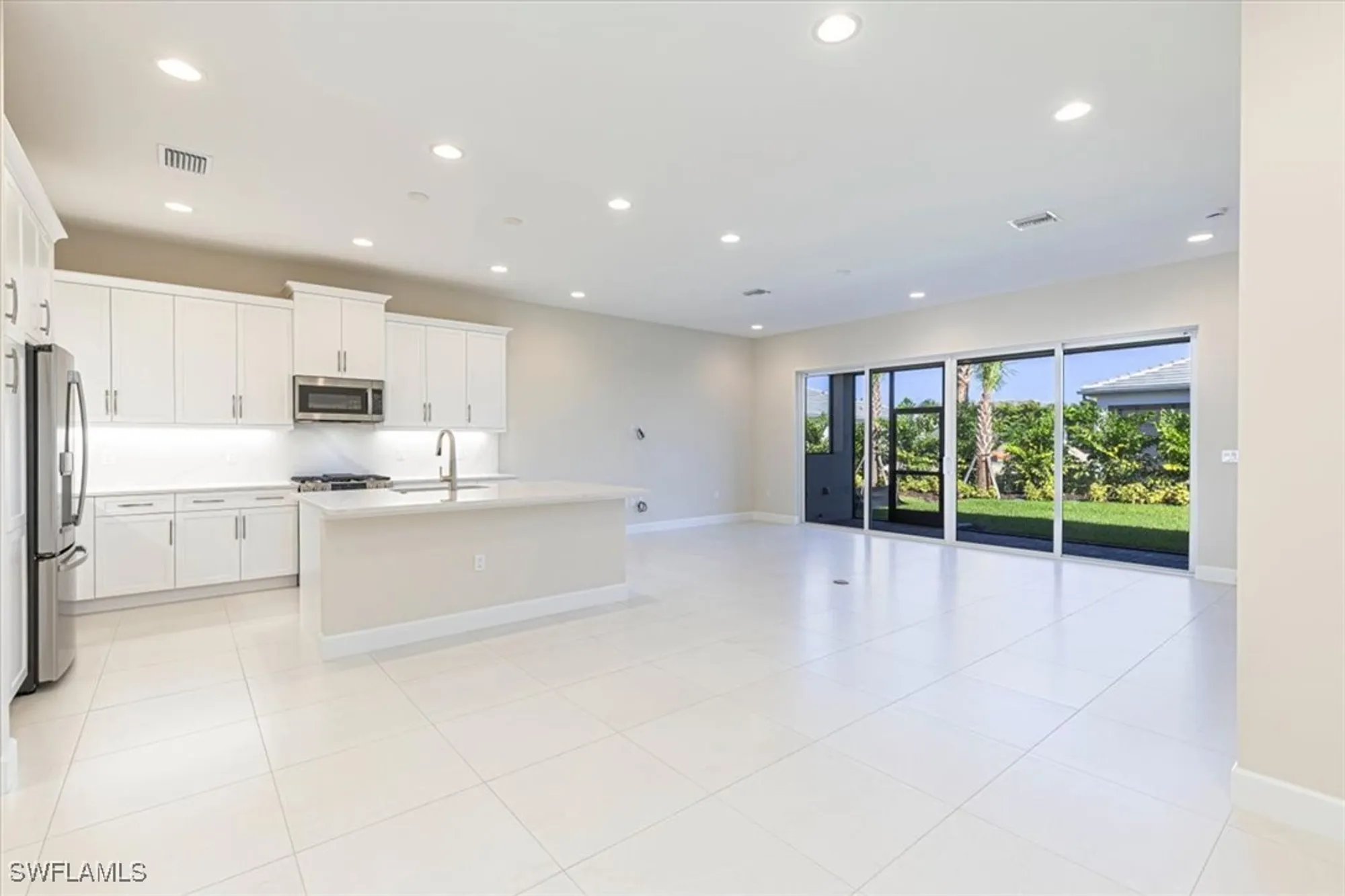 Property Slideshow image 8 of 30 | 2749 durham cir, Naples, FL, 34112