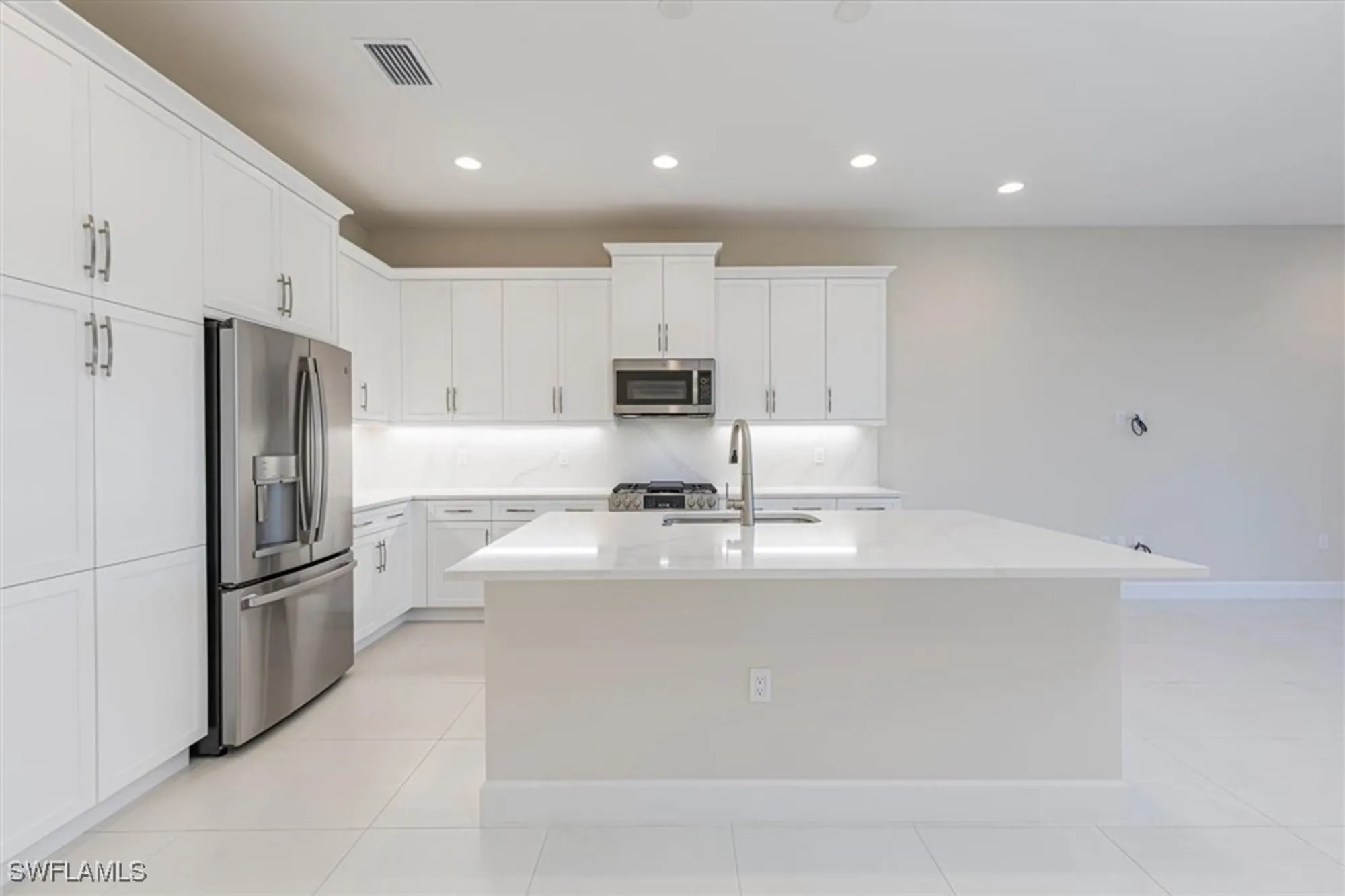 Property Slideshow image 9 of 30 | 2749 durham cir, Naples, FL, 34112