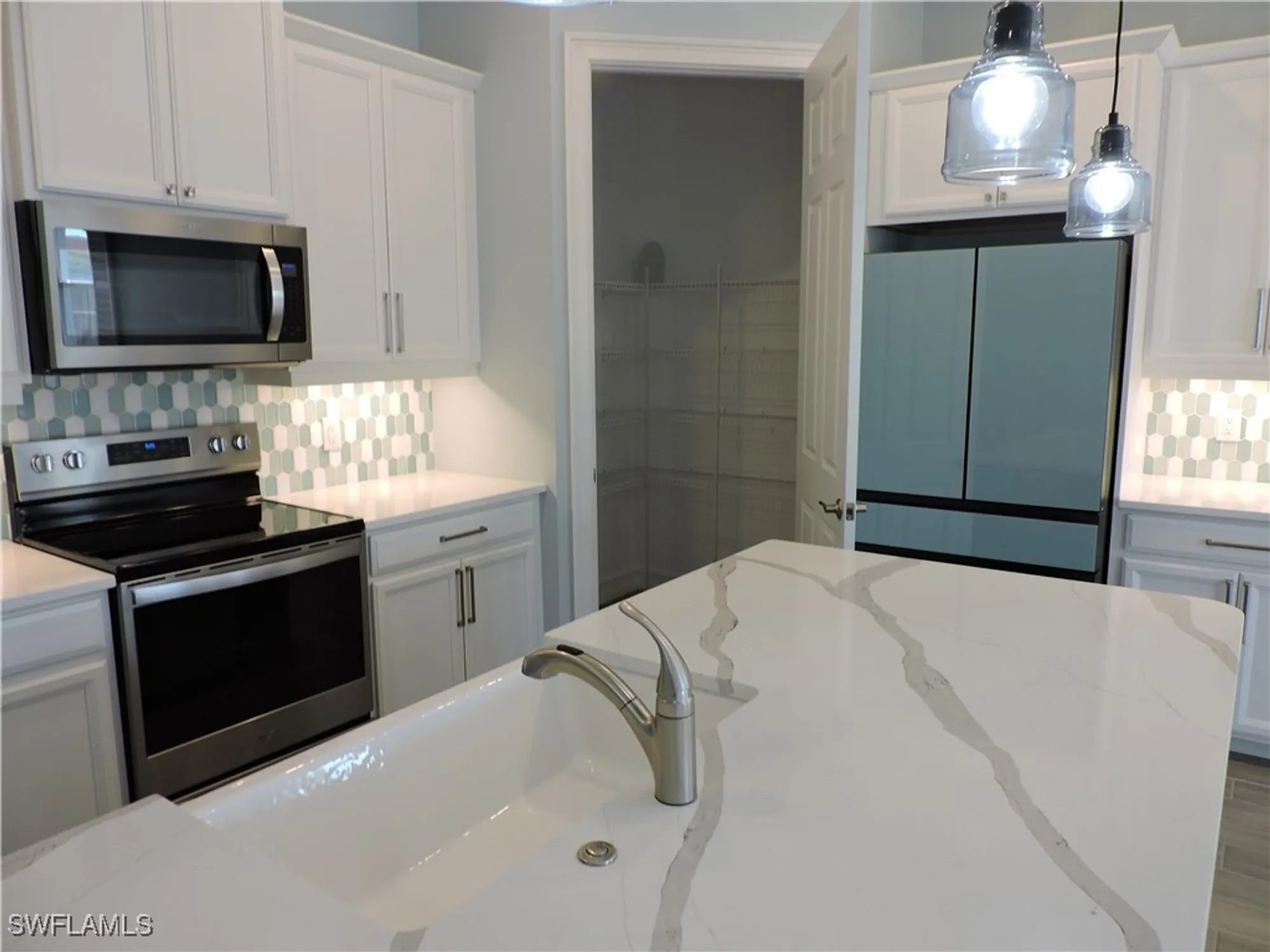 Property Slideshow image 11 of 42 | 3215 apple blossom dr, Alva, FL, 33920