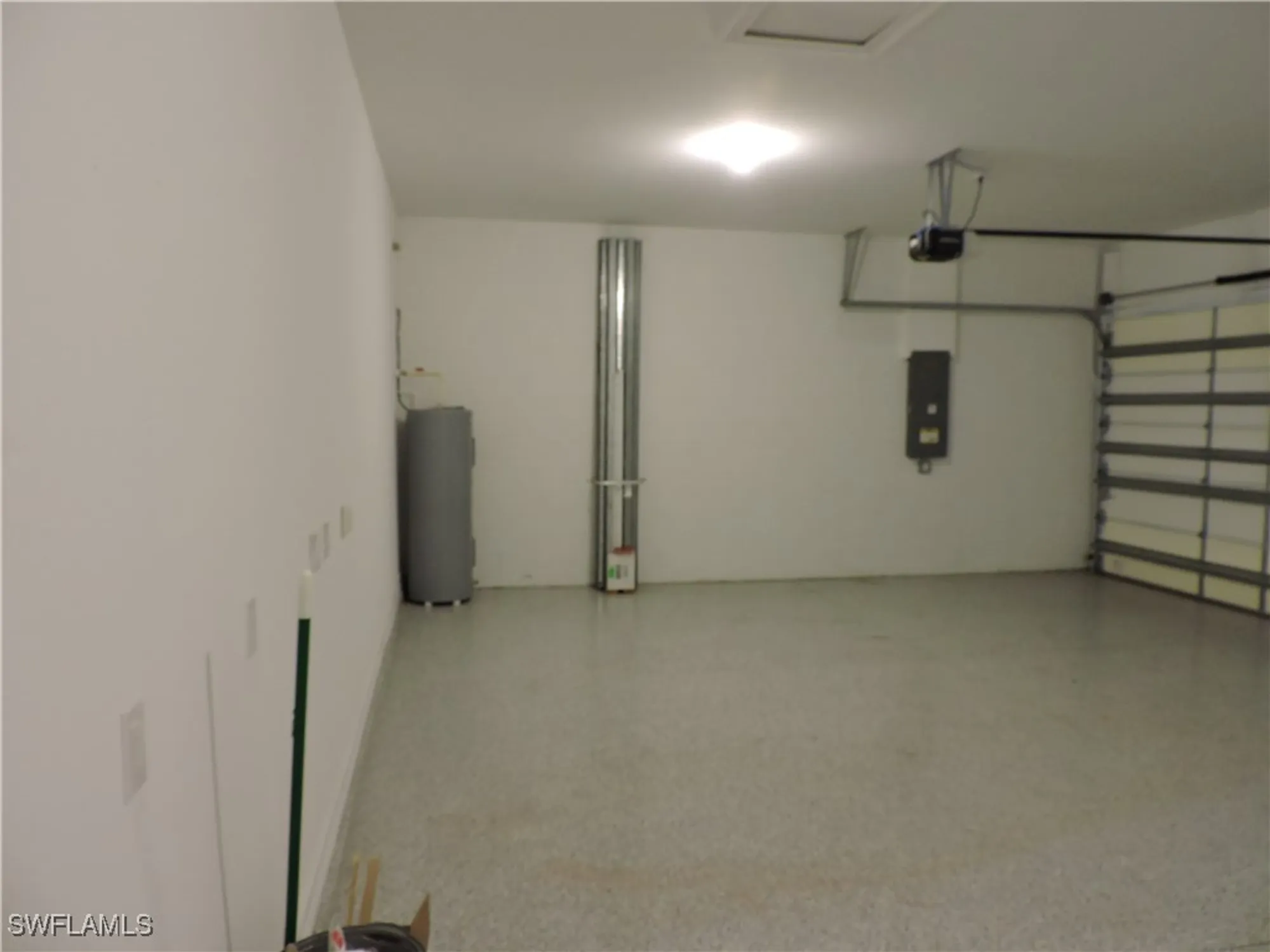 Property Slideshow image 29 of 42 | 3215 apple blossom dr, Alva, FL, 33920