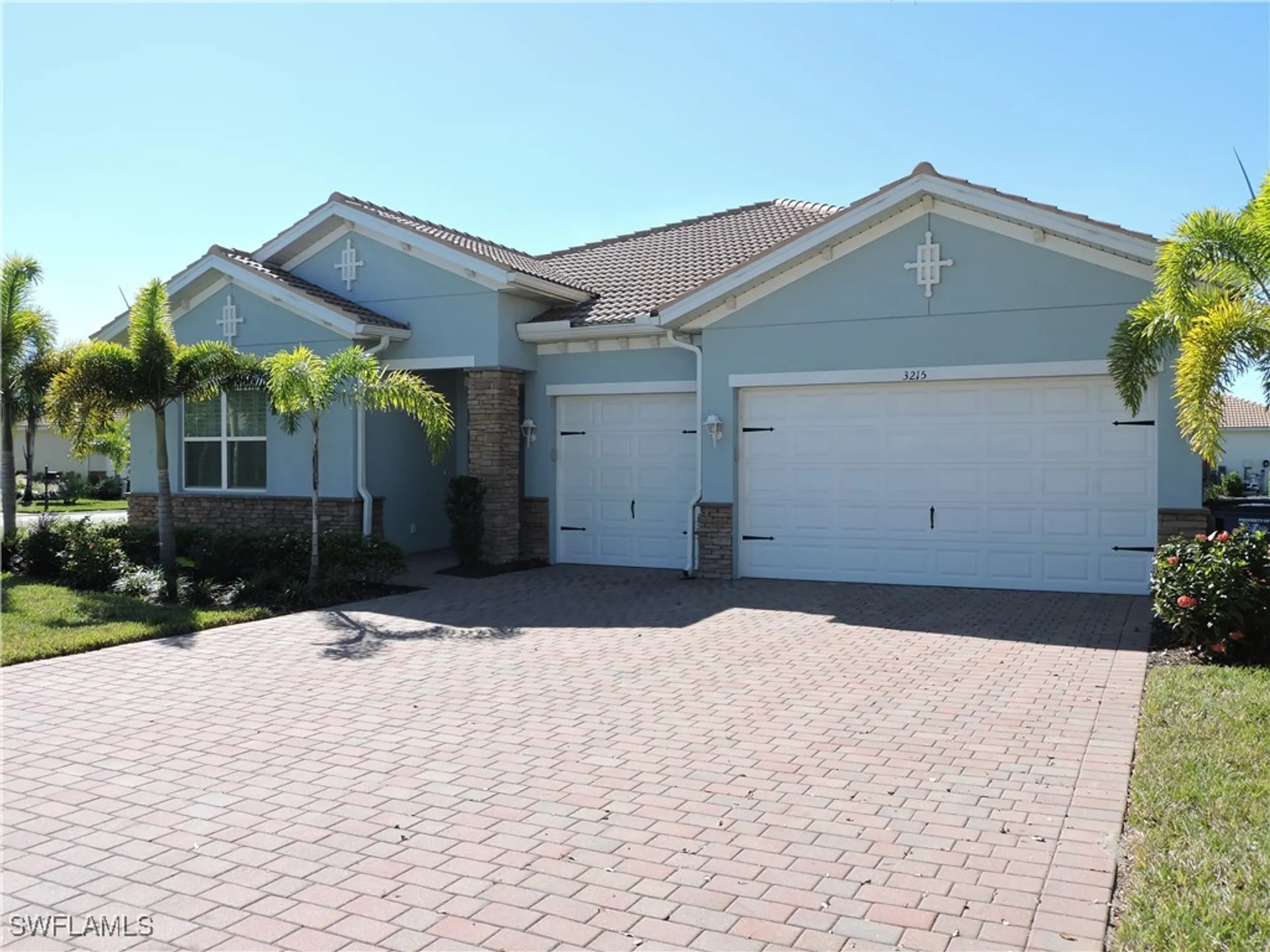 Property Slideshow image 32 of 42 | 3215 apple blossom dr, Alva, FL, 33920