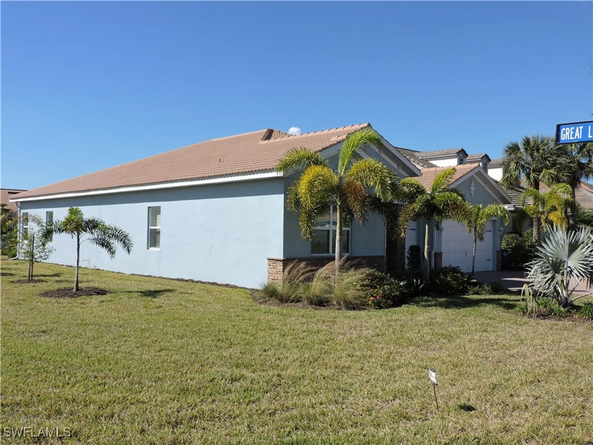 Property Slideshow image 33 of 42 | 3215 apple blossom dr, Alva, FL, 33920