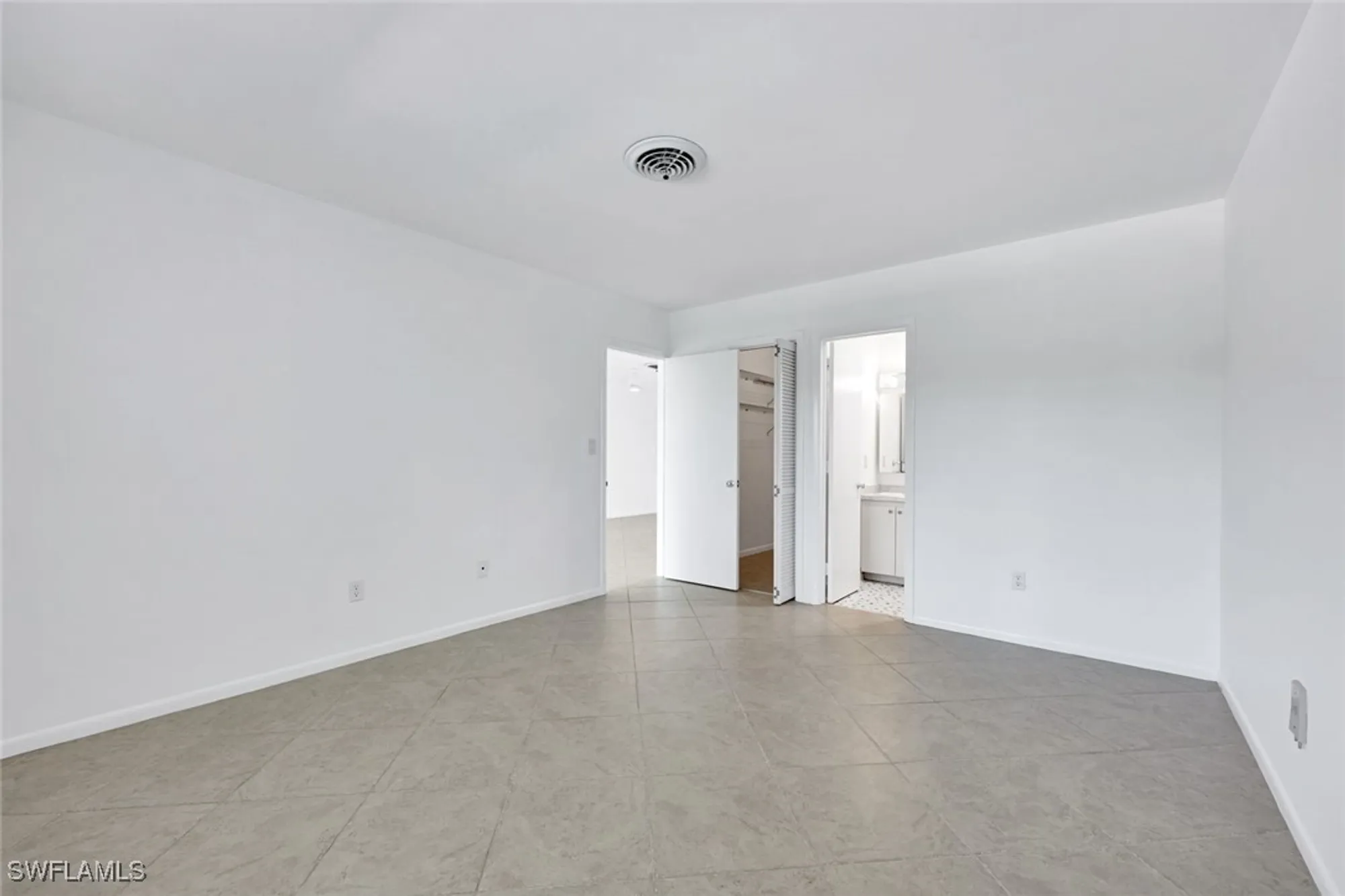 Property Slideshow image 15 of 26 | 820 ketch dr 7, Naples, FL, 34103