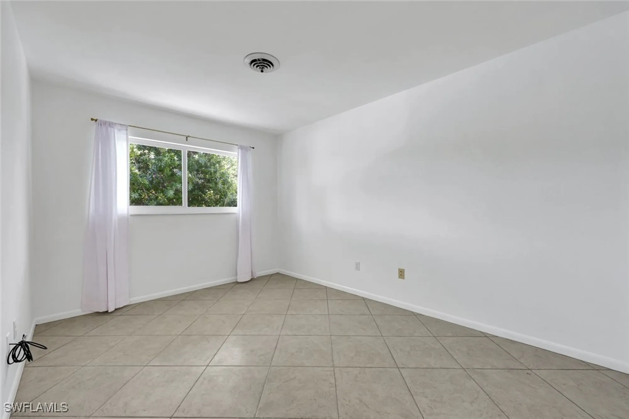 Property Slideshow image 17 of 26 | 820 ketch dr 7, Naples, FL, 34103
