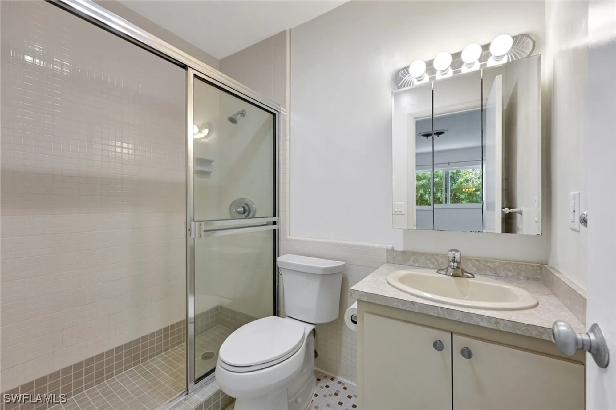 Property Slideshow image 18 of 26 | 820 ketch dr 7, Naples, FL, 34103