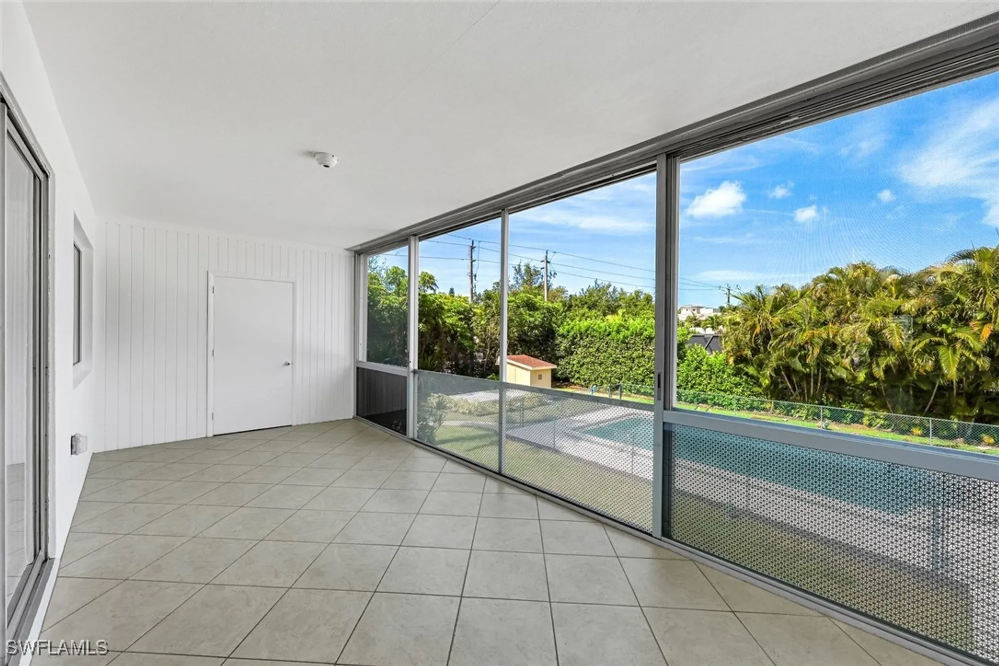 Property Slideshow image 19 of 26 | 820 ketch dr 7, Naples, FL, 34103