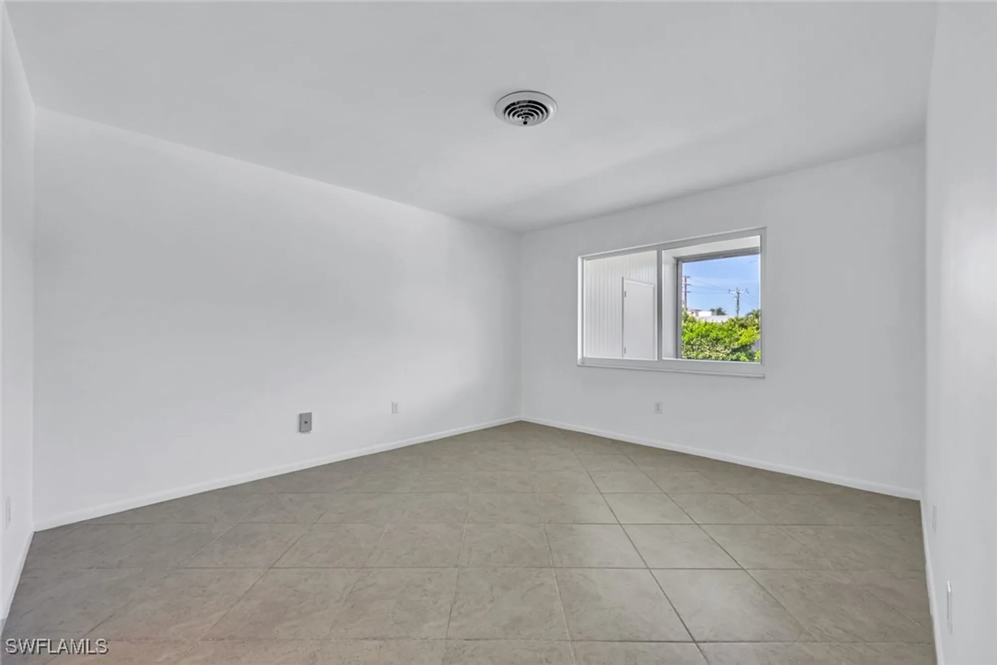 Property Slideshow image 12 of 26 | 820 ketch dr 7, Naples, FL, 34103