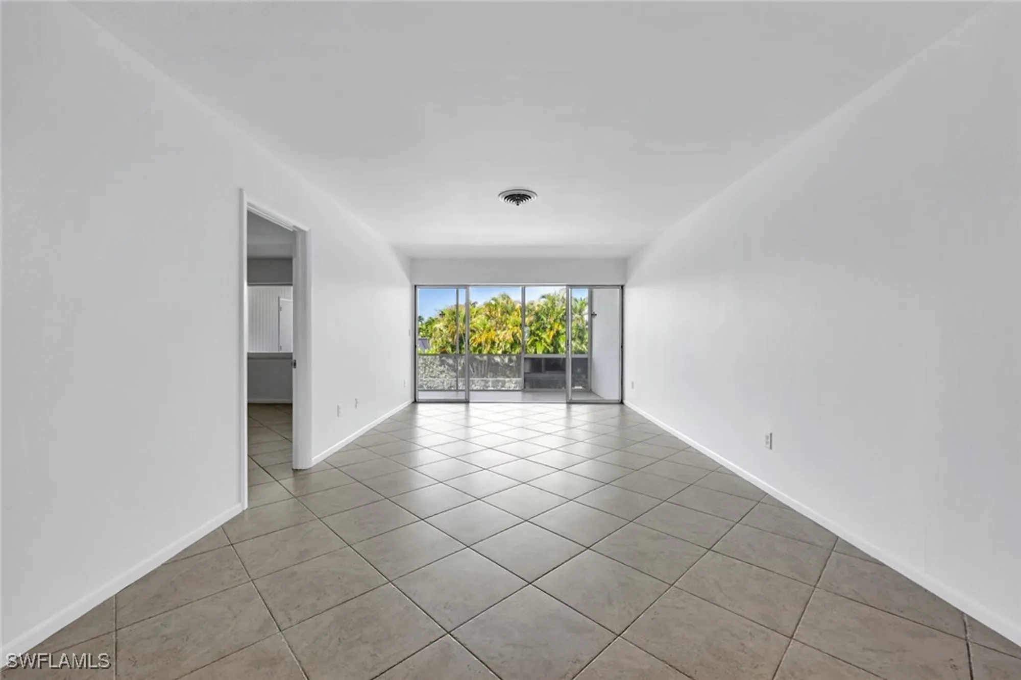 Property Slideshow image 5 of 26 | 820 ketch dr 7, Naples, FL, 34103