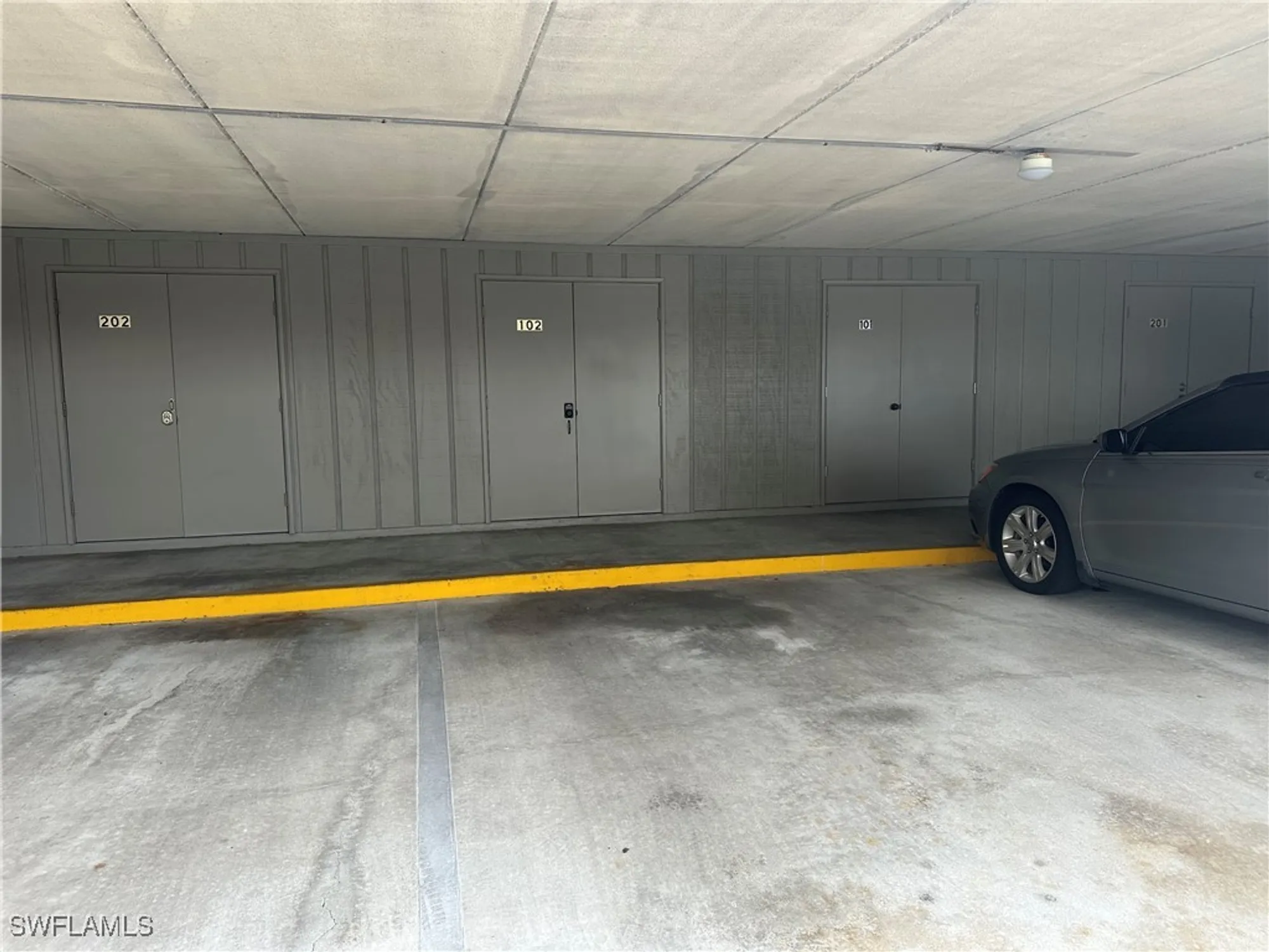 Property Slideshow image 14 of 15 | 11610 caravel cir 102, Fort Myers, FL, 33908