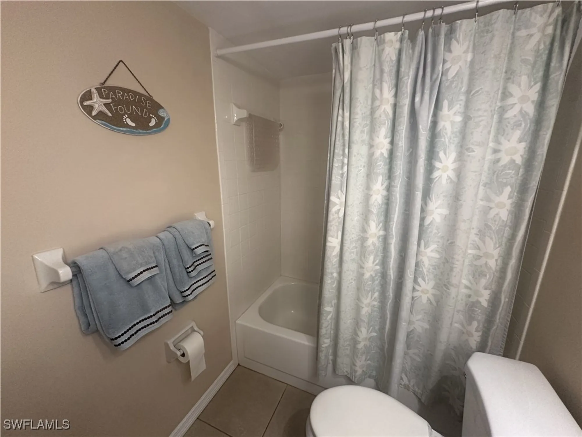 Property Slideshow image 11 of 15 | 11610 caravel cir 102, Fort Myers, FL, 33908
