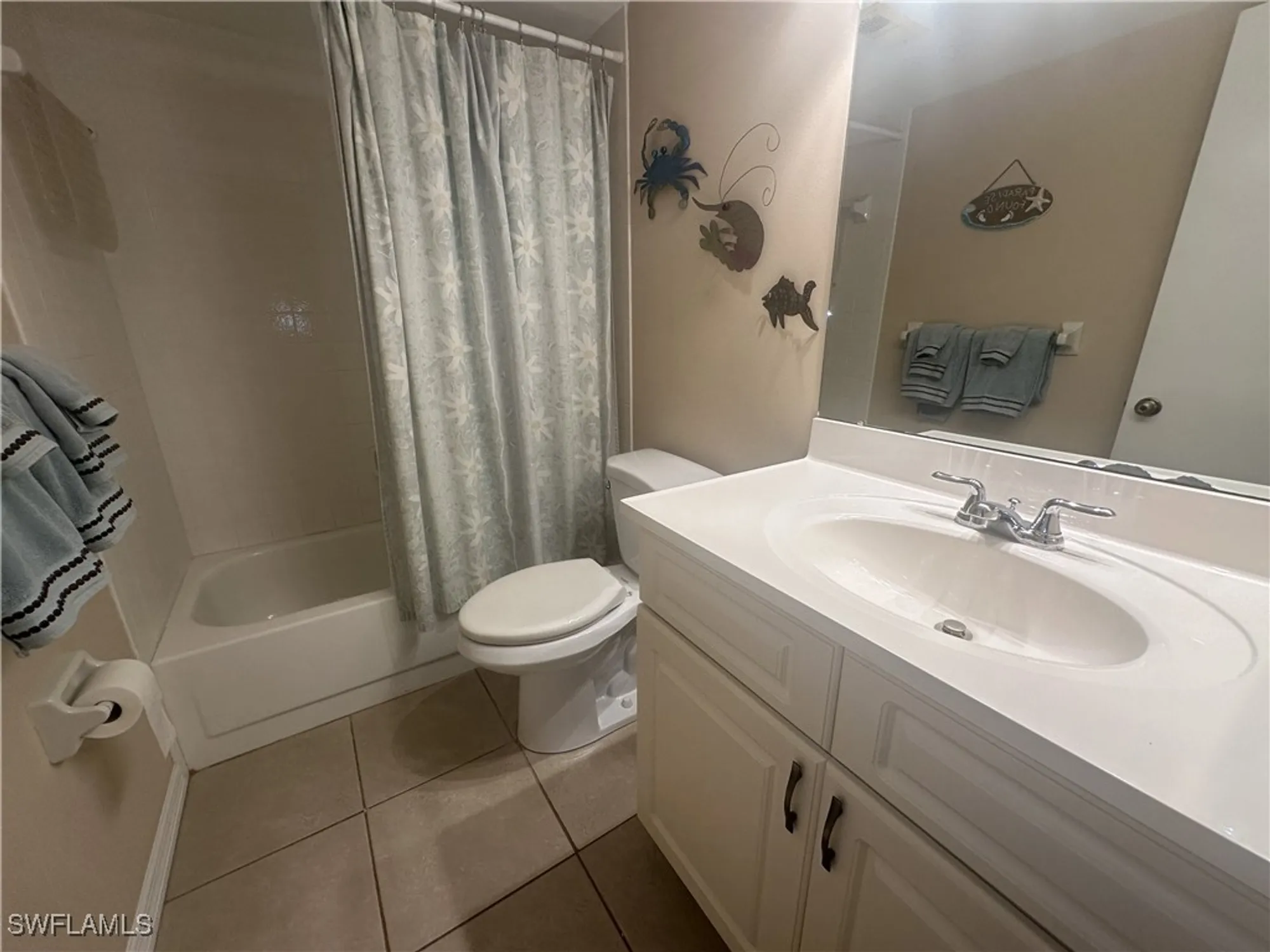 Property Slideshow image 12 of 15 | 11610 caravel cir 102, Fort Myers, FL, 33908