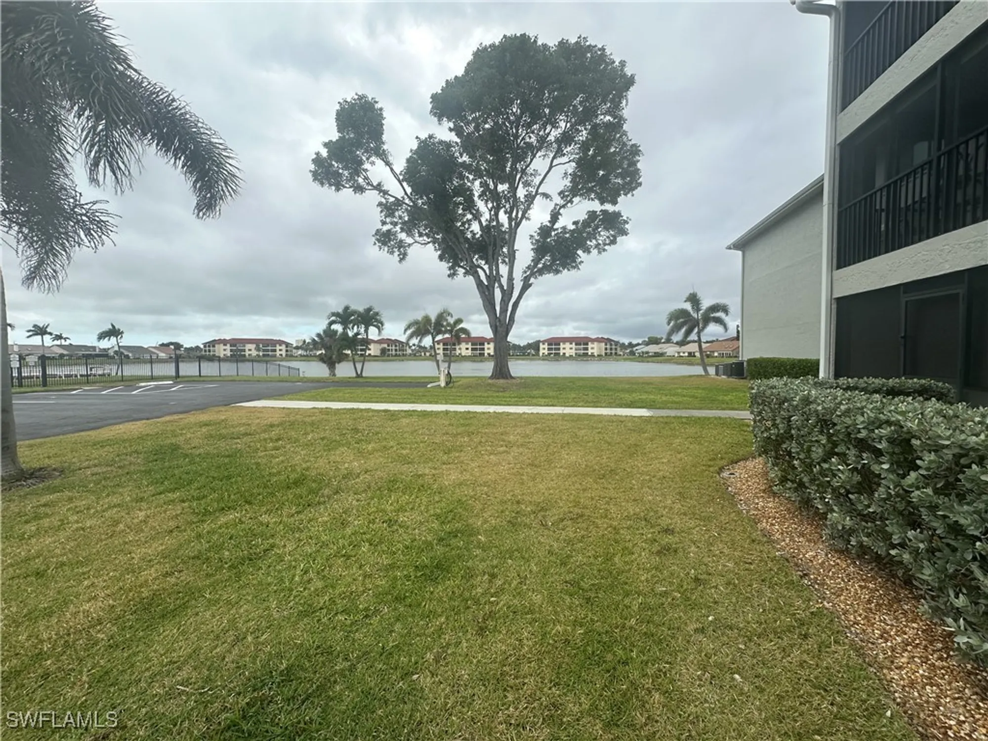 Property Slideshow image 13 of 15 | 11610 caravel cir 102, Fort Myers, FL, 33908
