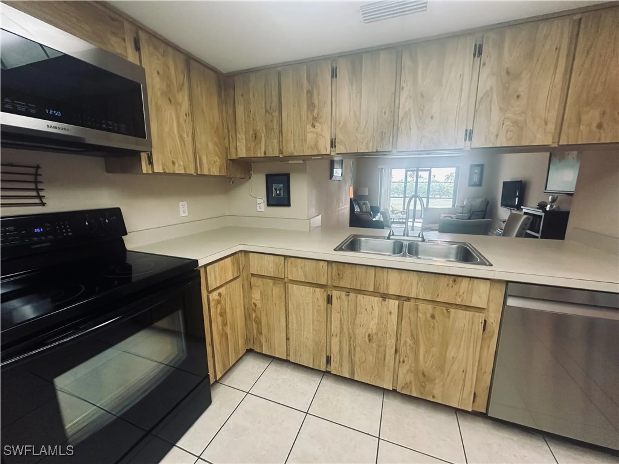 Property Slideshow image 3 of 15 | 11610 caravel cir 102, Fort Myers, FL, 33908