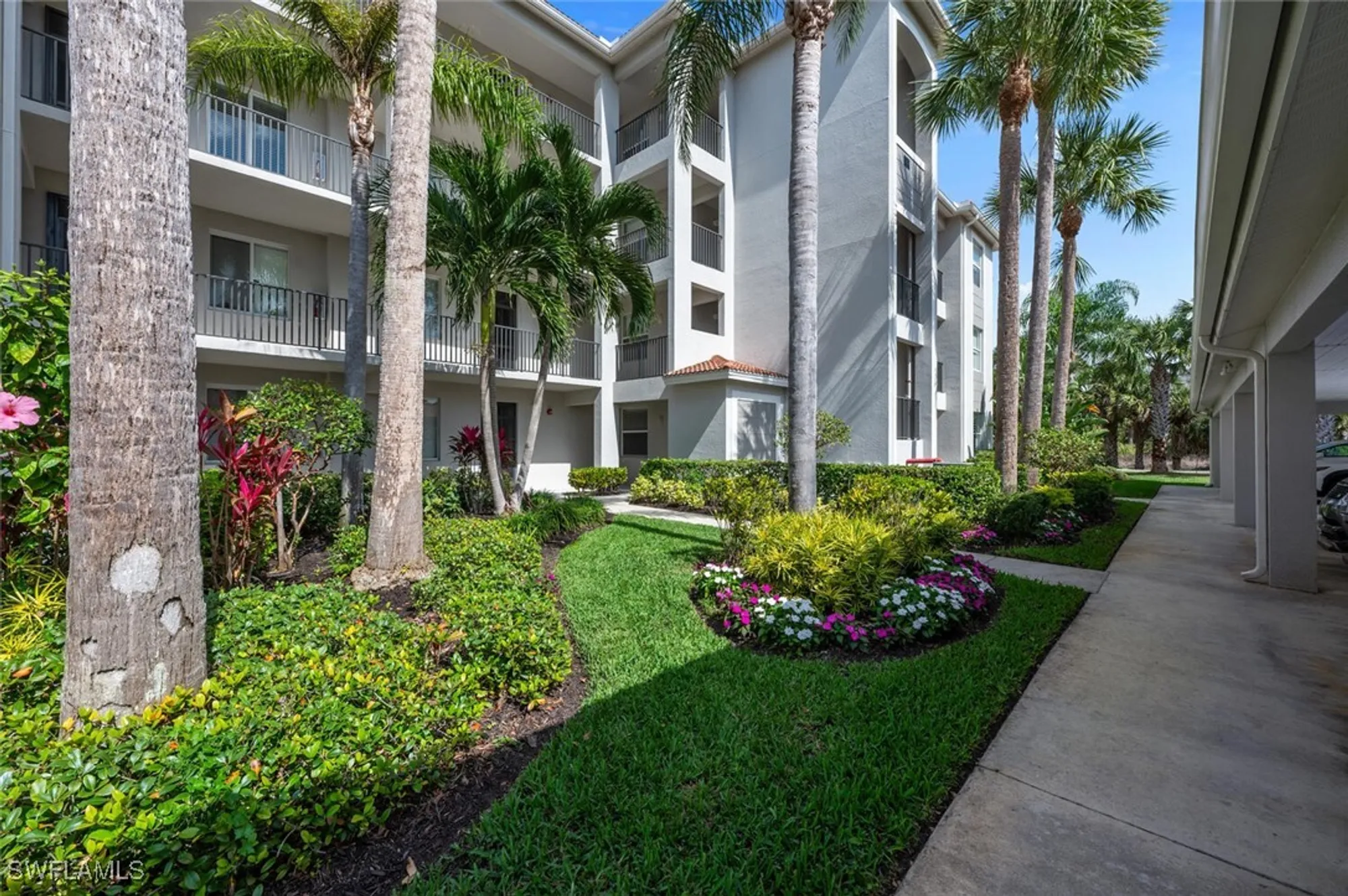 Property Slideshow image 2 of 25 | 10353 heritage bay blvd unit 2218, Naples, FL, 34120