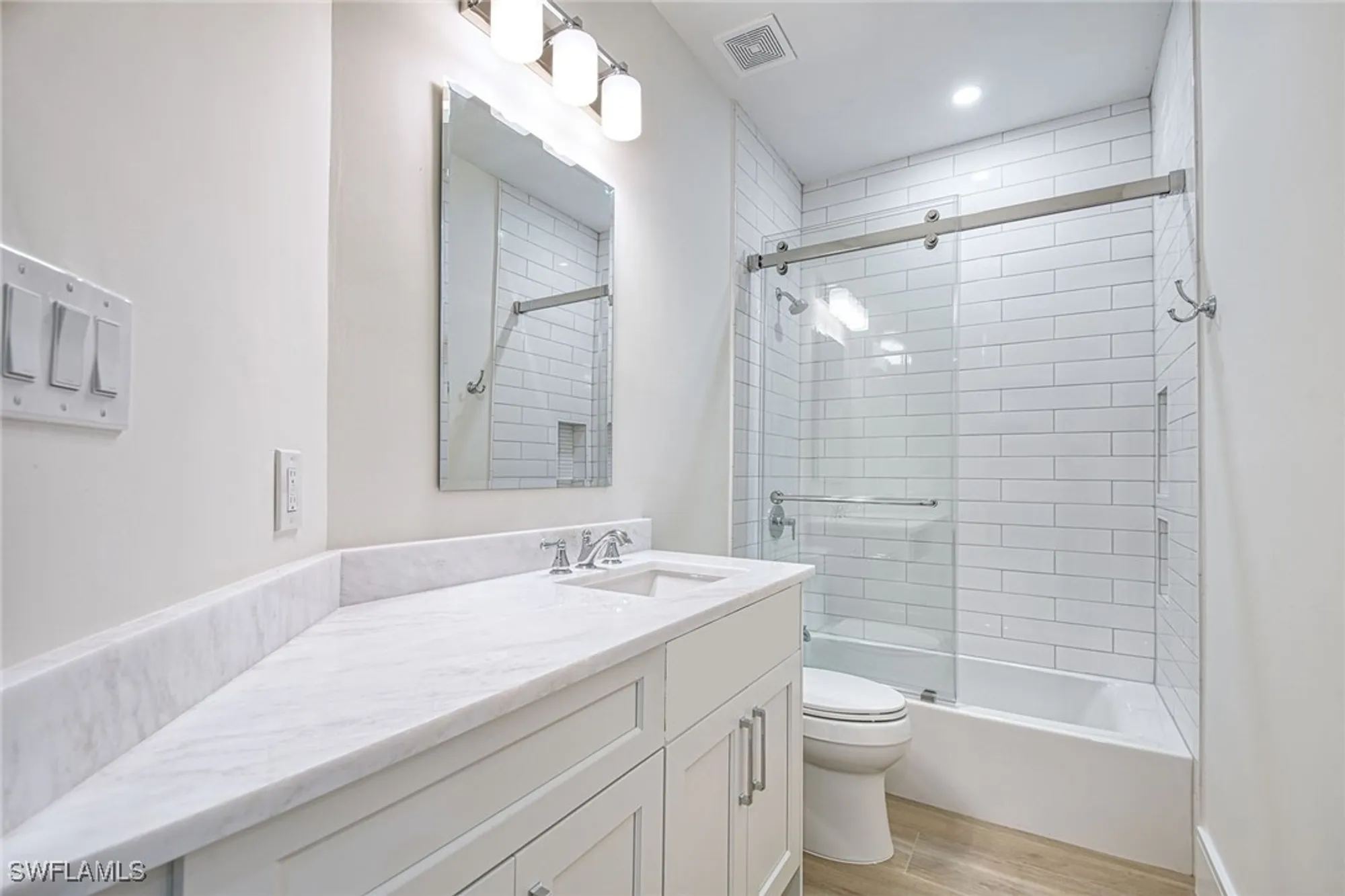 Property Slideshow image 13 of 25 | 220 vintage cir # b103, Naples, FL, 34119
