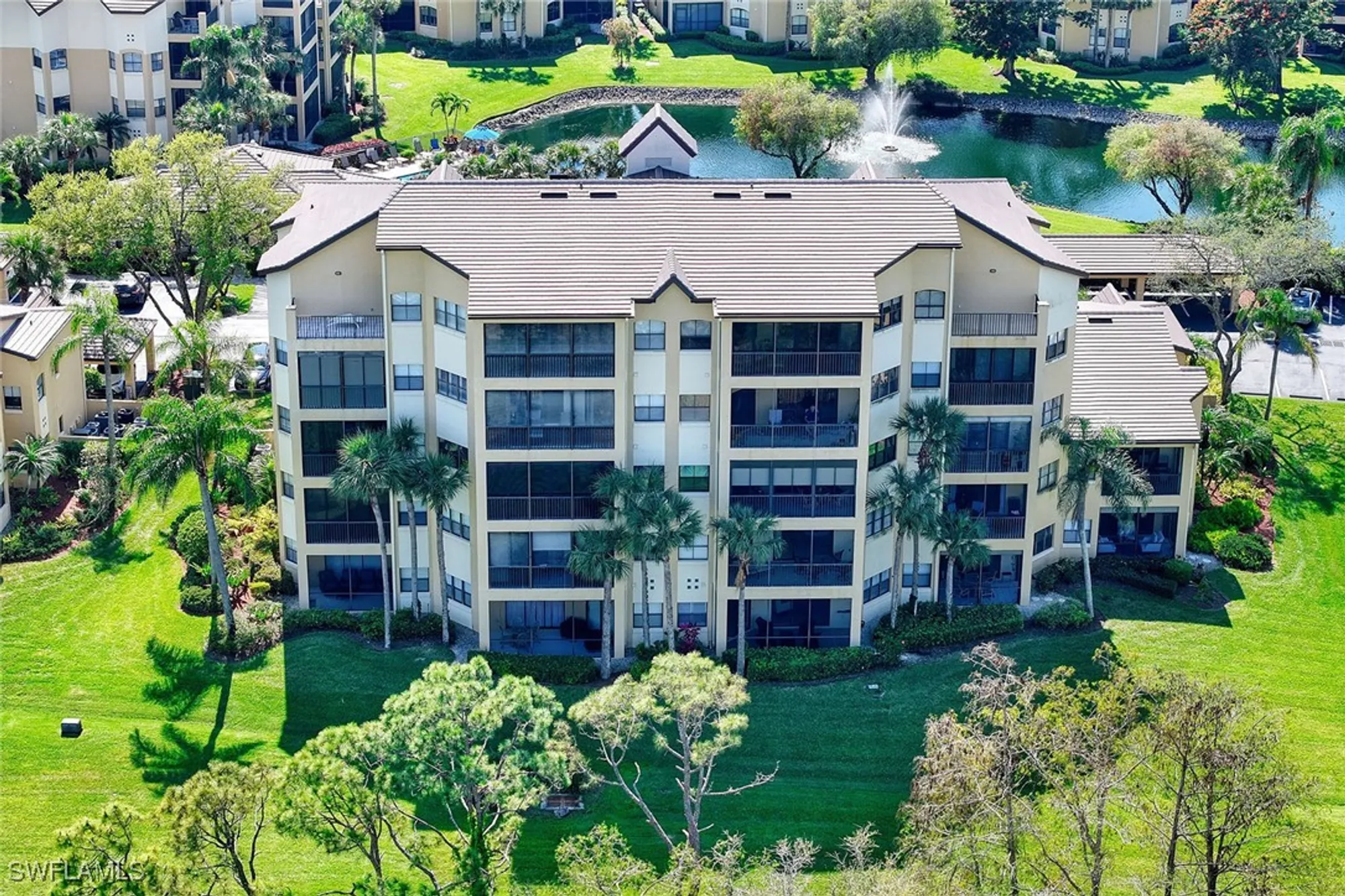 Property Slideshow image 22 of 25 | 220 vintage cir # b103, Naples, FL, 34119