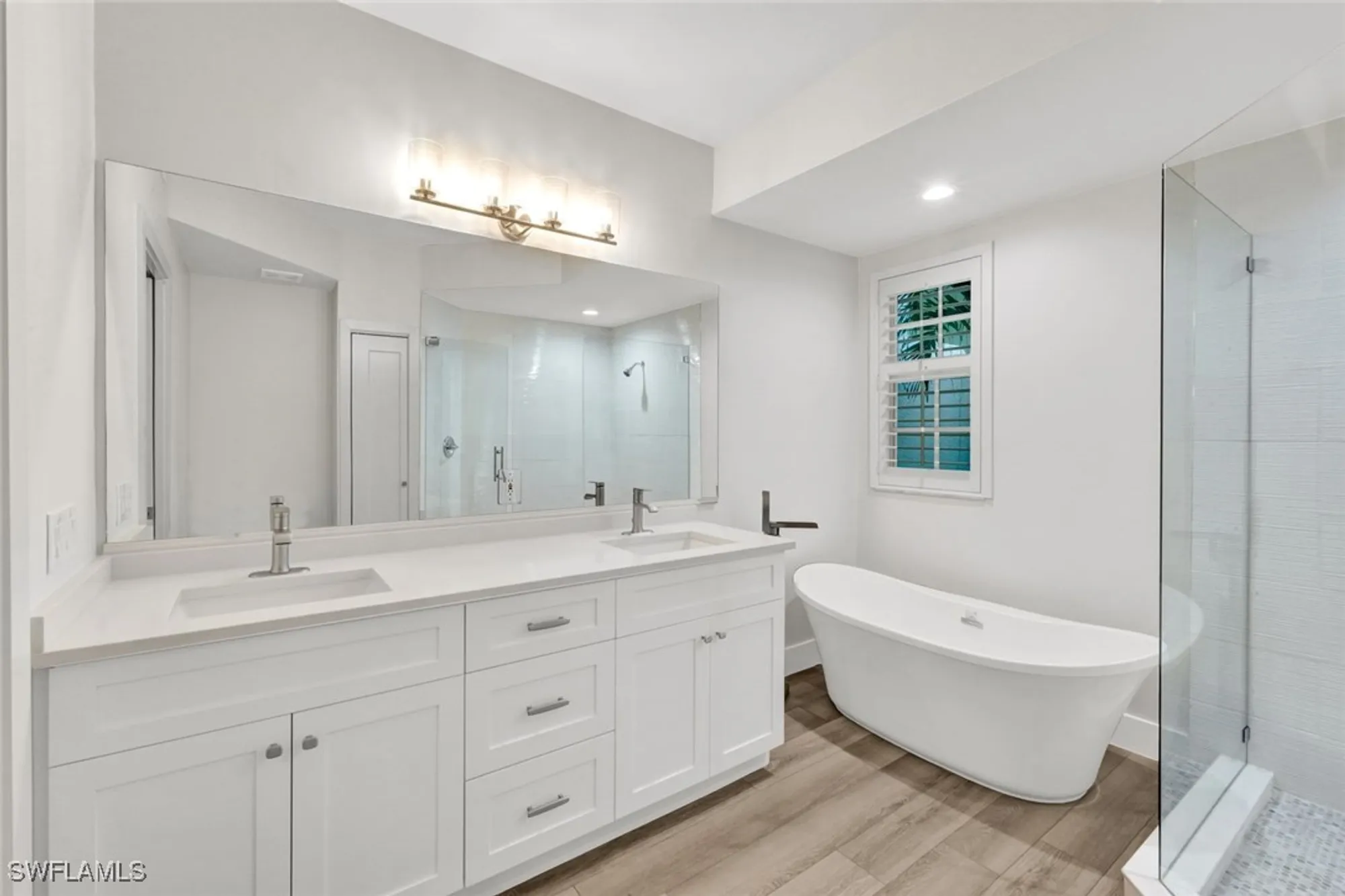 Property Slideshow image 12 of 46 | 4121 bayhead dr 101, Bonita Springs, FL, 34134