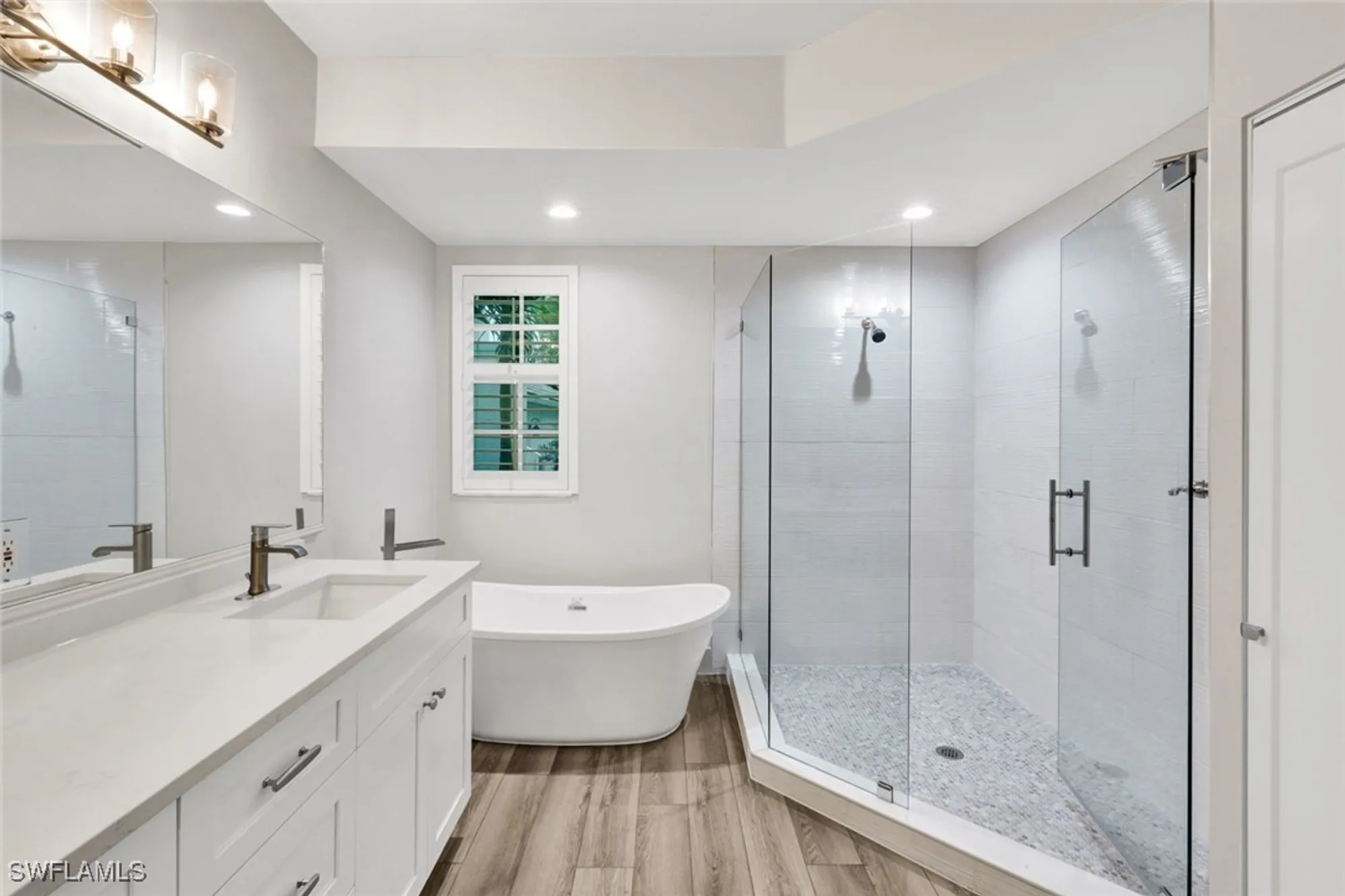 Property Slideshow image 13 of 46 | 4121 bayhead dr 101, Bonita Springs, FL, 34134
