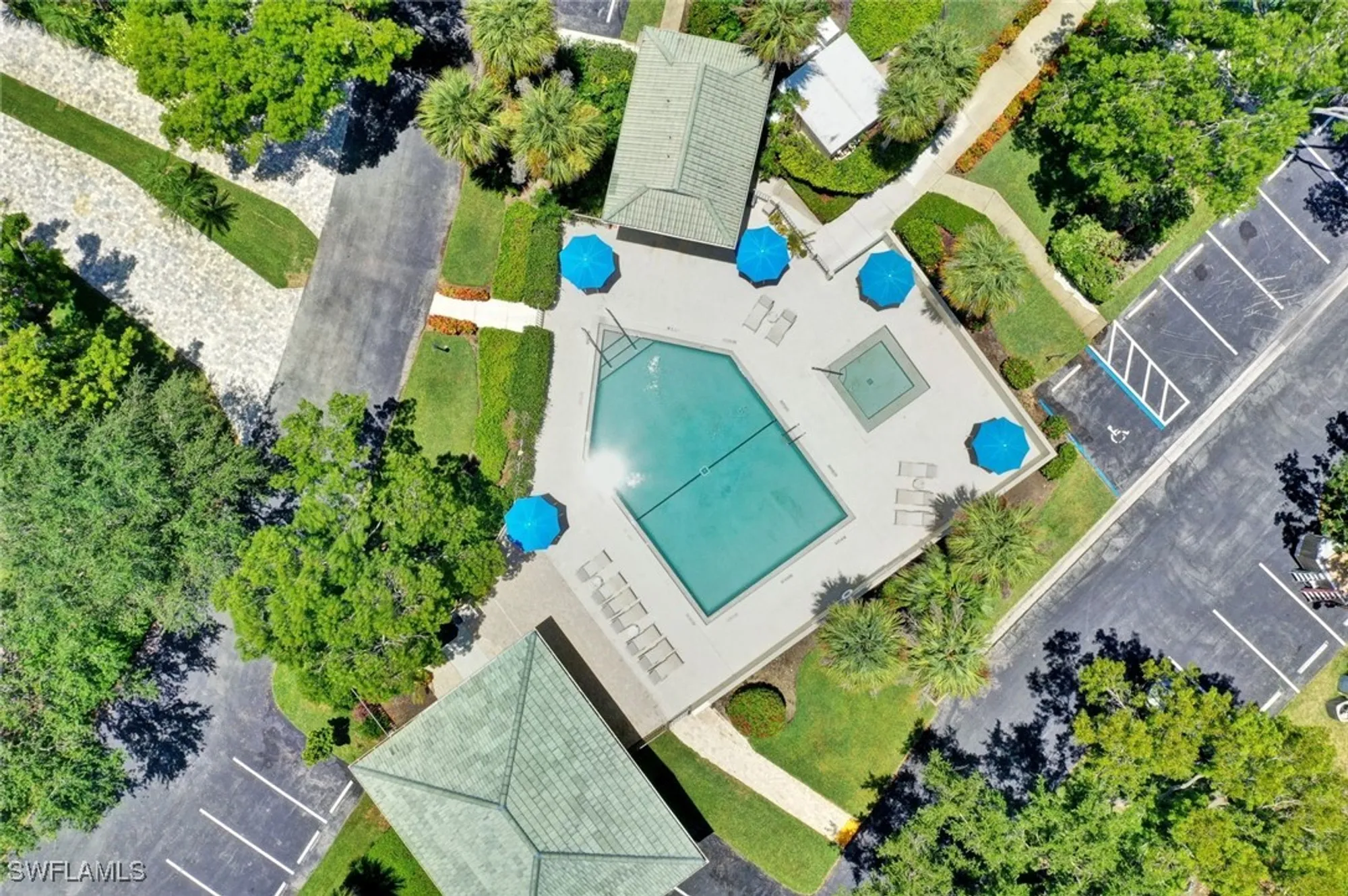 Property Slideshow image 41 of 46 | 4121 bayhead dr 101, Bonita Springs, FL, 34134