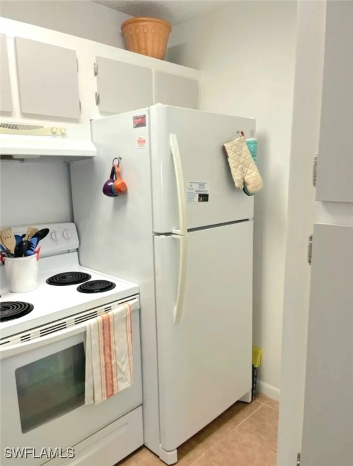 Property Slideshow image 10 of 40 | 9610 green cypress ln 4, Fort Myers, FL, 33905