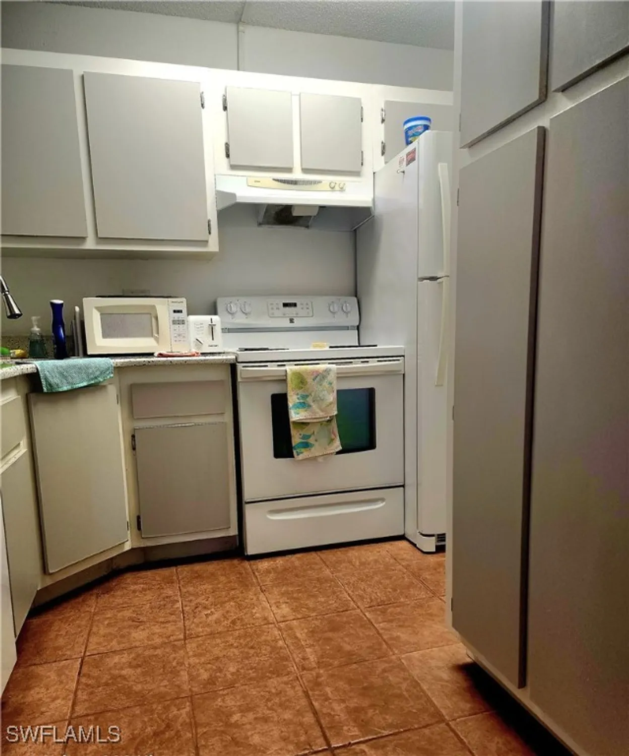 Property Slideshow image 11 of 40 | 9610 green cypress ln 4, Fort Myers, FL, 33905