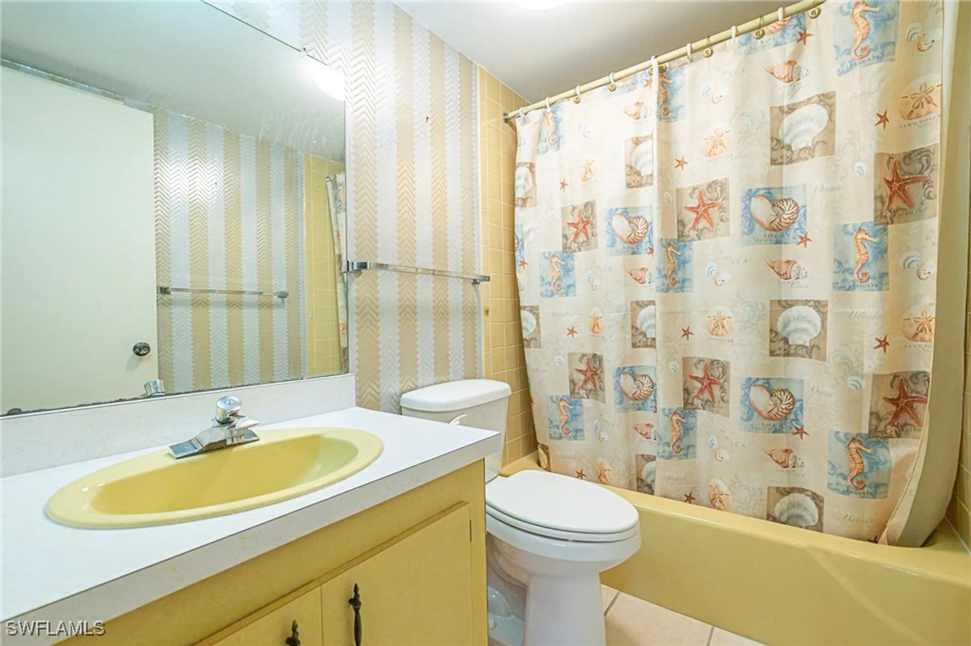 Property Slideshow image 14 of 38 | 6102 augusta dr 103, Fort Myers, FL, 33907