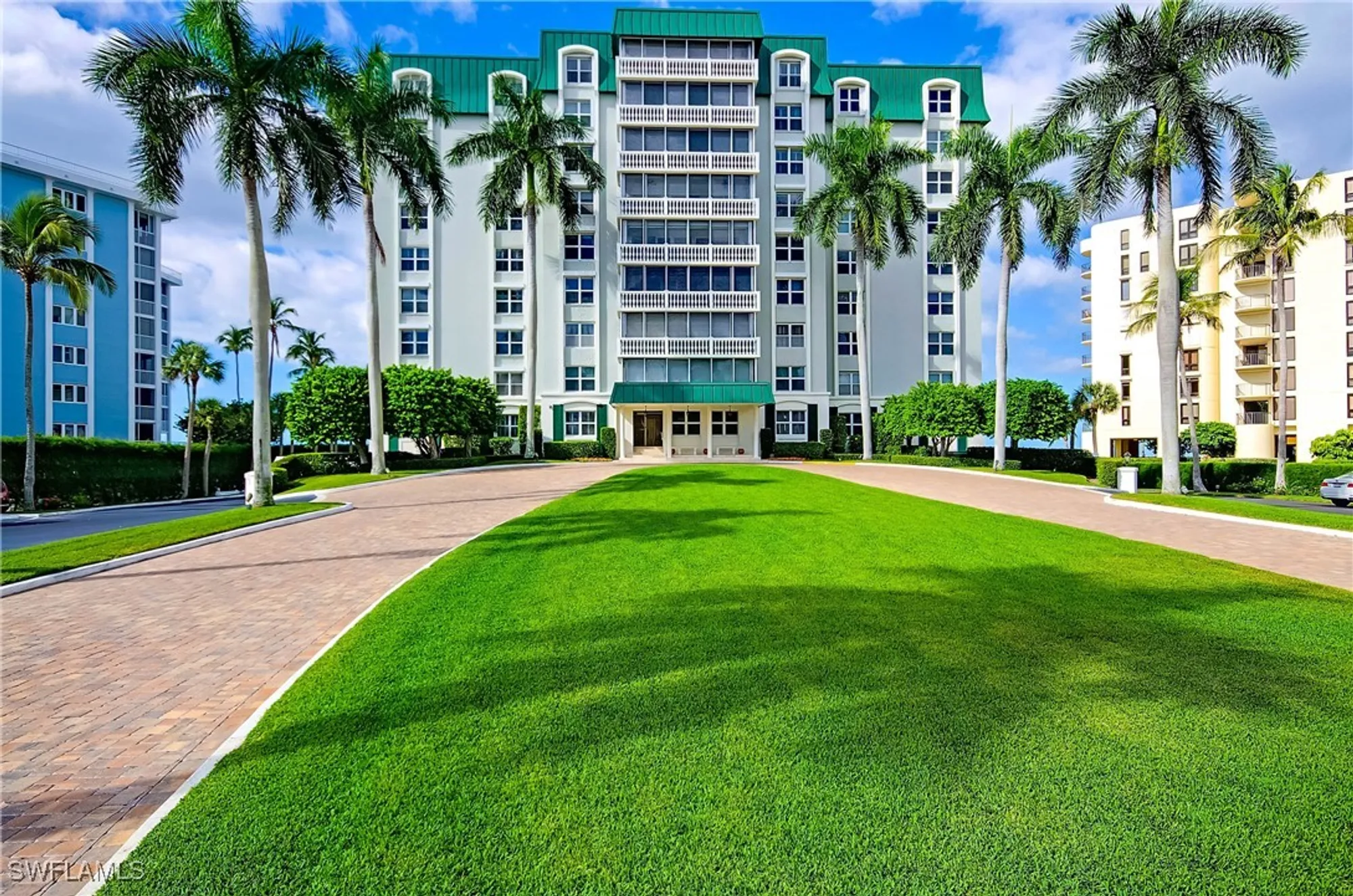 Property Slideshow image 14 of 18 | 3003 gulf shore blvd 604, Naples, FL, 34103