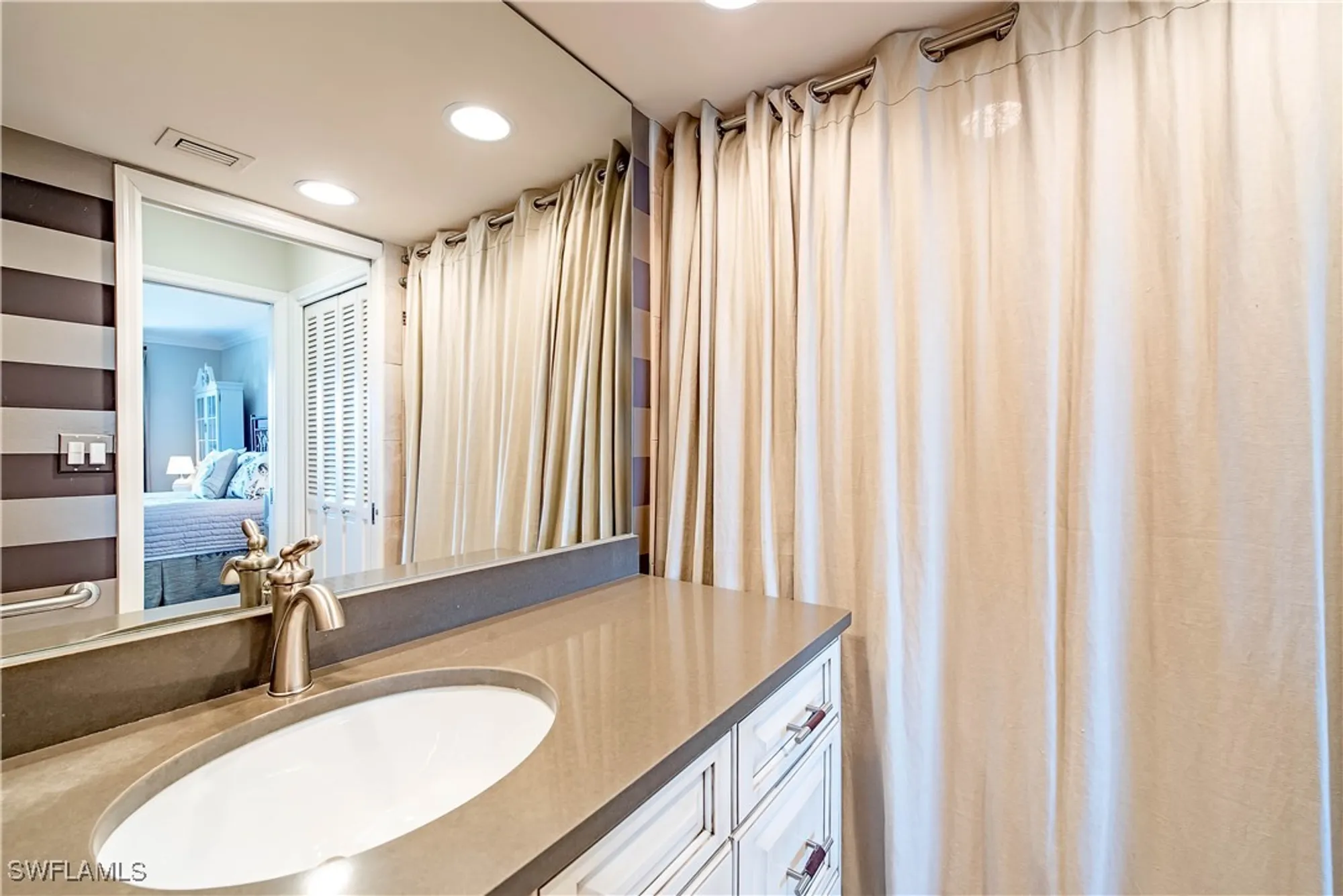 Property Slideshow image 10 of 18 | 3003 gulf shore blvd 604, Naples, FL, 34103