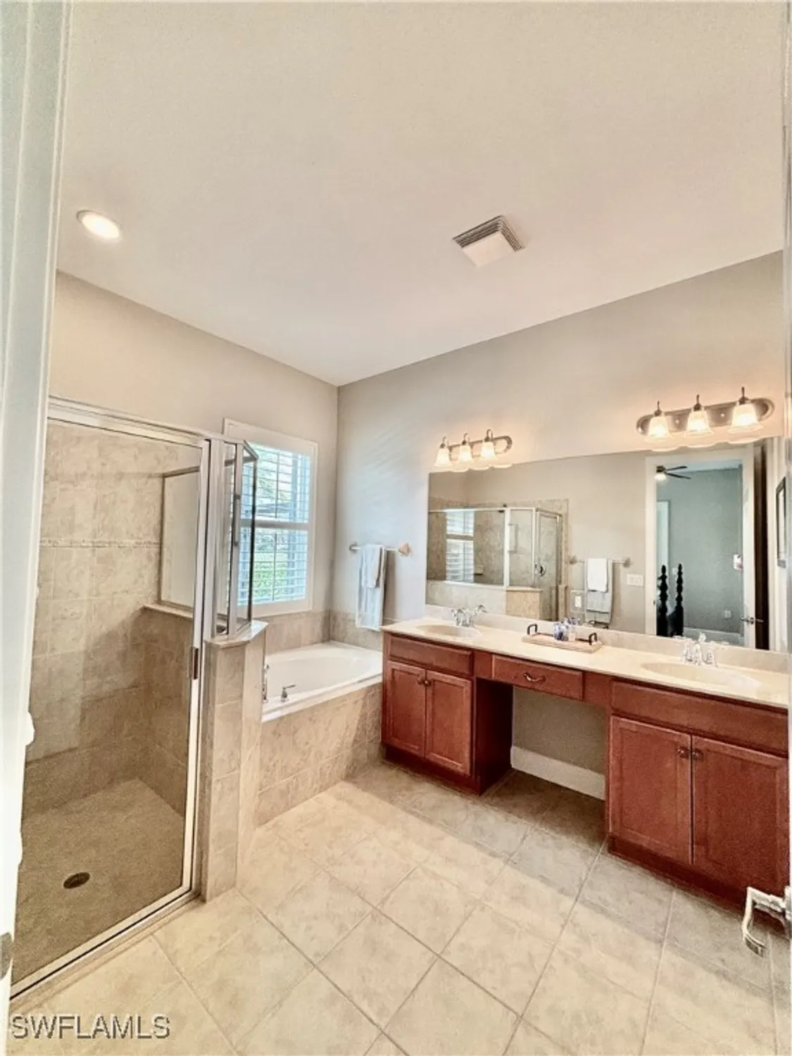 Property Slideshow image 15 of 48 | 3571 lakeview isle ct, Fort Myers, FL, 33905