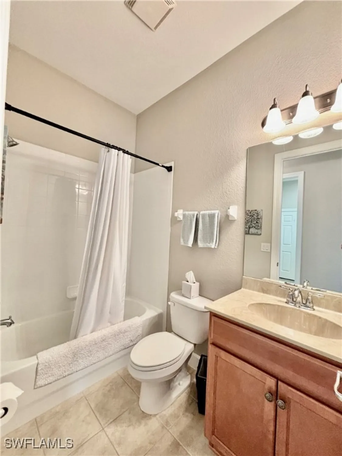 Property Slideshow image 18 of 48 | 3571 lakeview isle ct, Fort Myers, FL, 33905