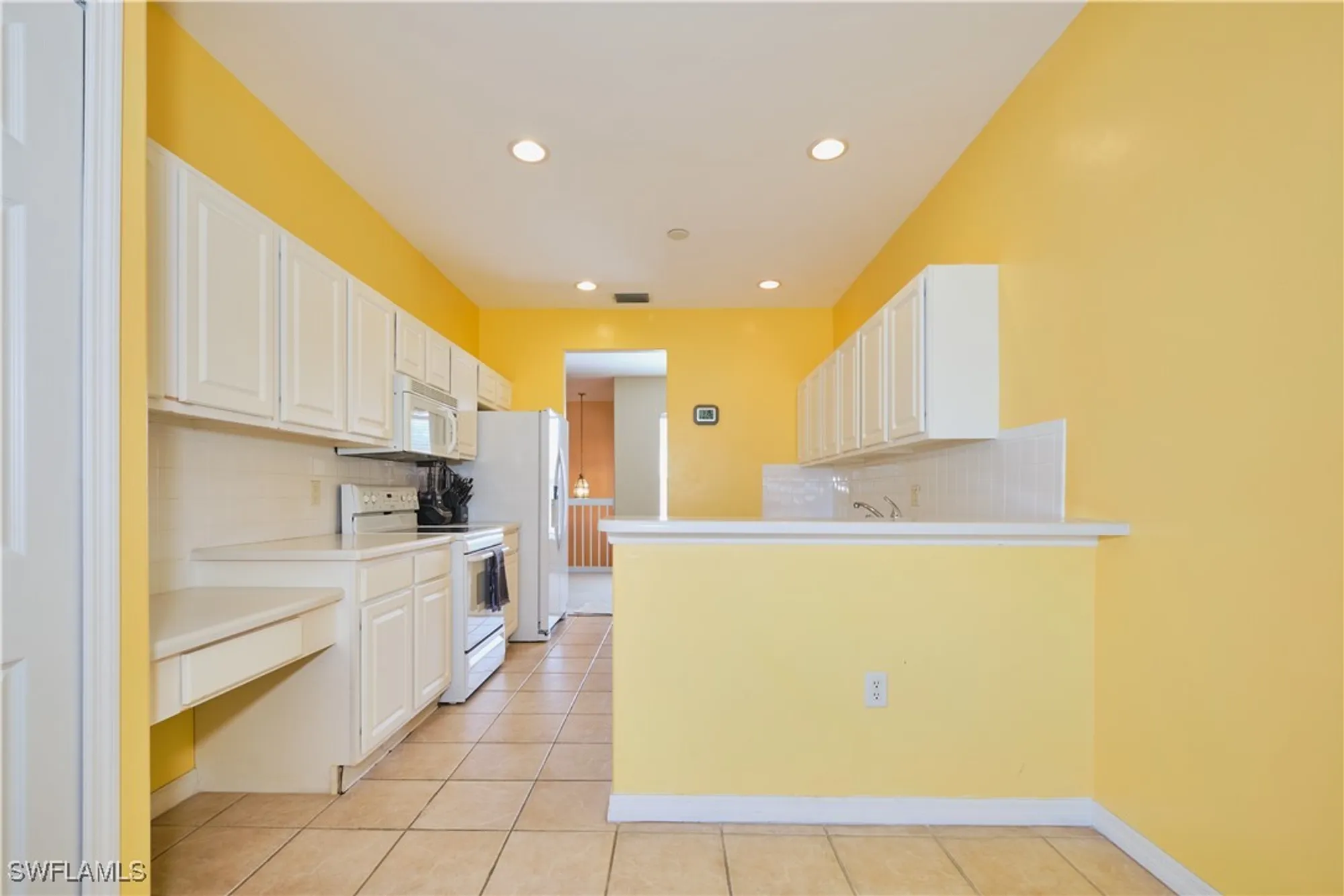 Property Slideshow image 10 of 50 | 14531 grande cay cir 3003, Fort Myers, FL, 33908