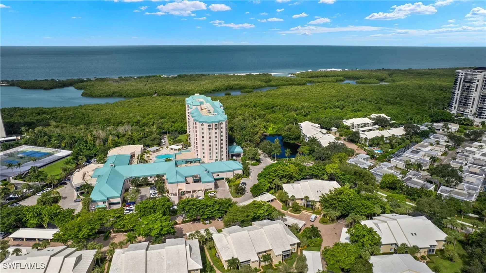 Property Slideshow image 14 of 20 | 5817 glencove dr 405, Naples, FL, 34108