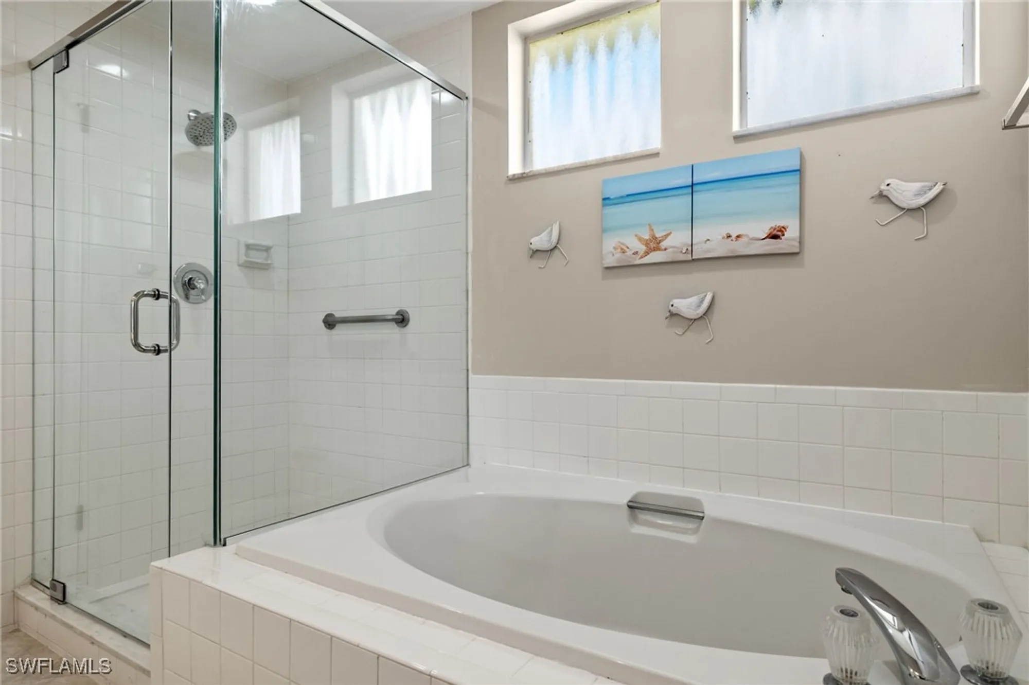 Property Slideshow image 8 of 20 | 5817 glencove dr 405, Naples, FL, 34108
