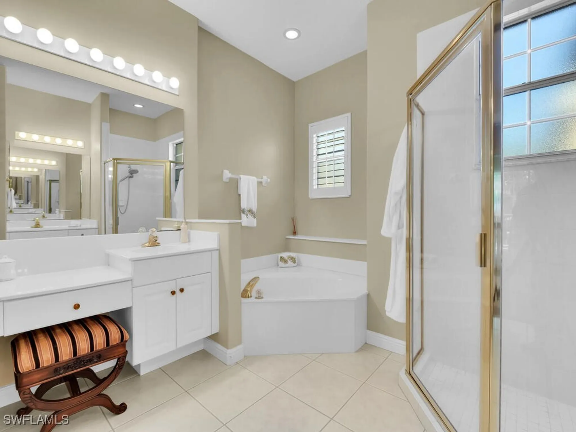 Property Slideshow image 11 of 24 | 650 vintage reserve cir # 5c, Naples, FL, 34119