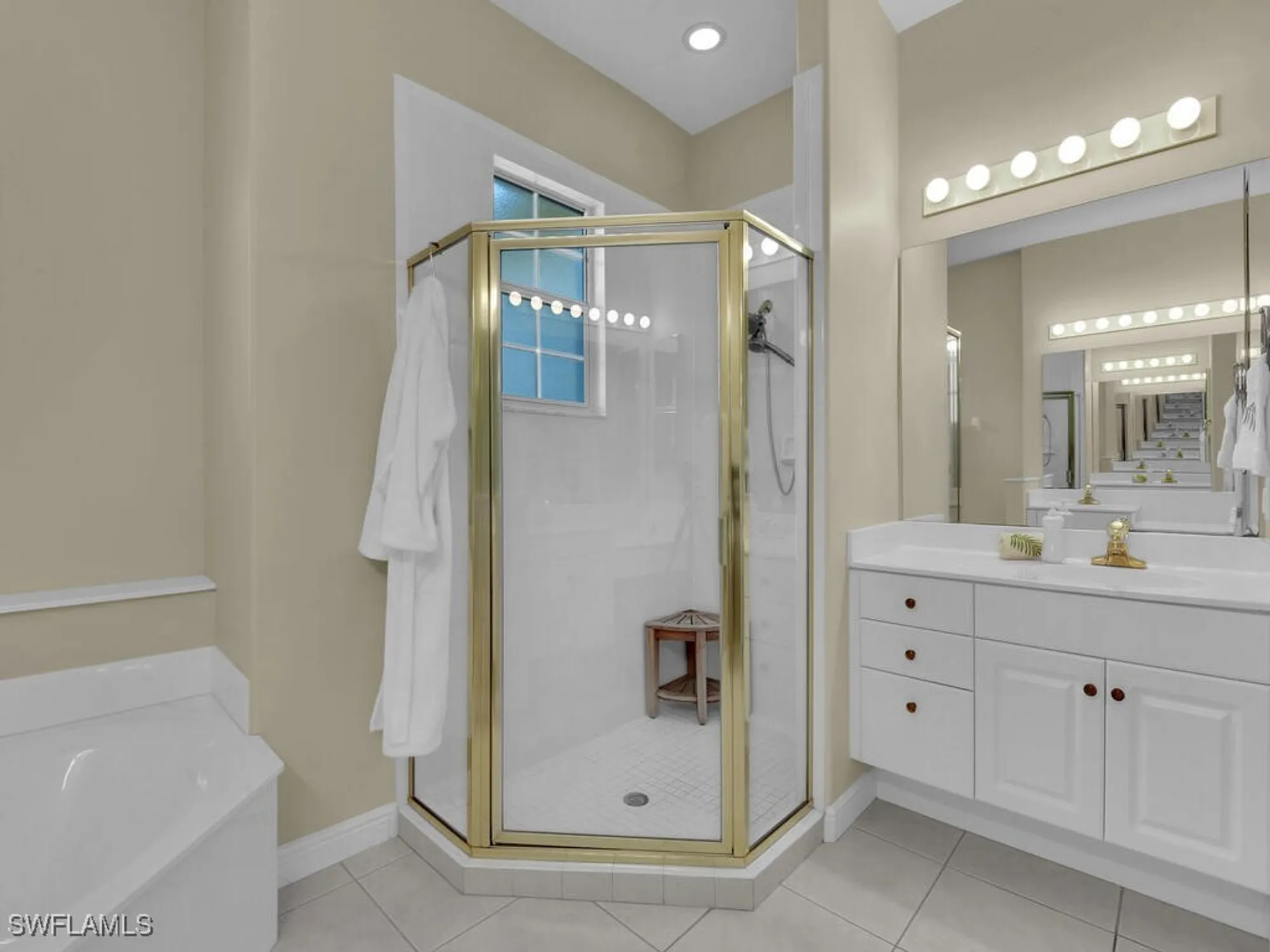 Property Slideshow image 12 of 24 | 650 vintage reserve cir # 5c, Naples, FL, 34119