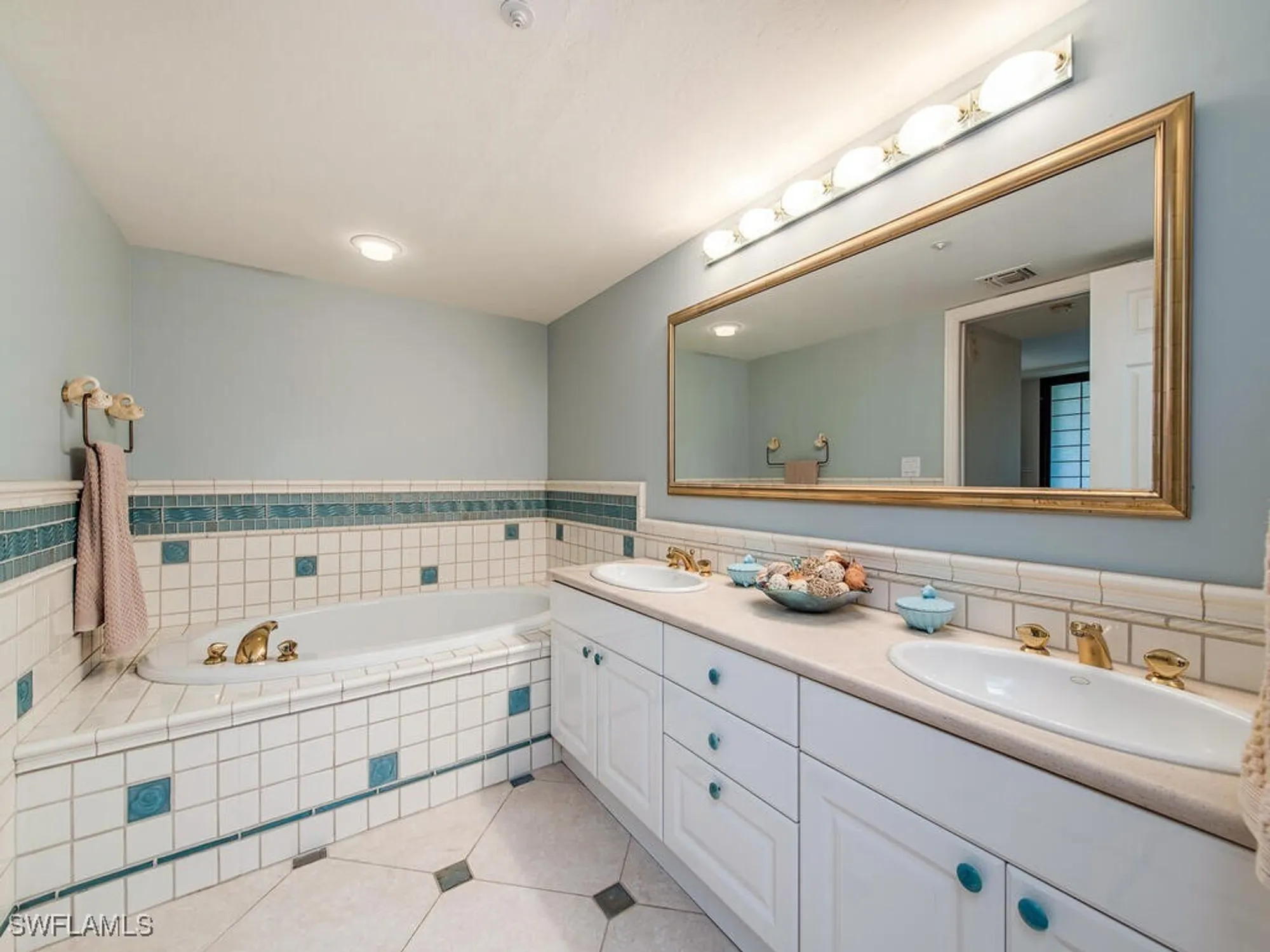 Property Slideshow image 11 of 14 | 6849 grenadier blvd 502, Naples, FL, 34108