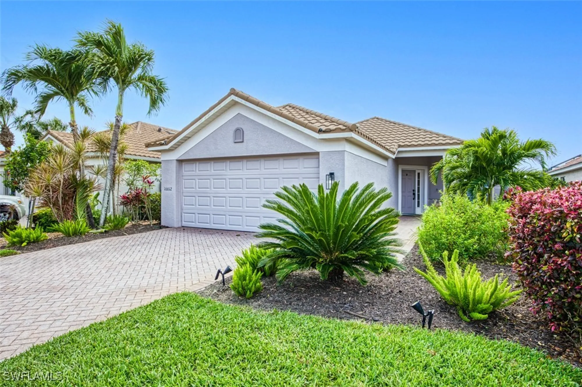 Property Slideshow image 2 of 47 | 10012 oakhurst way, Fort Myers, FL, 33913