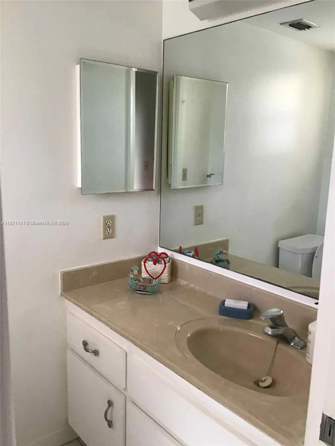 Property Slideshow image 19 of 42 | 3001 nw 46th ave 204, Lauderdale Lakes, FL, 33313