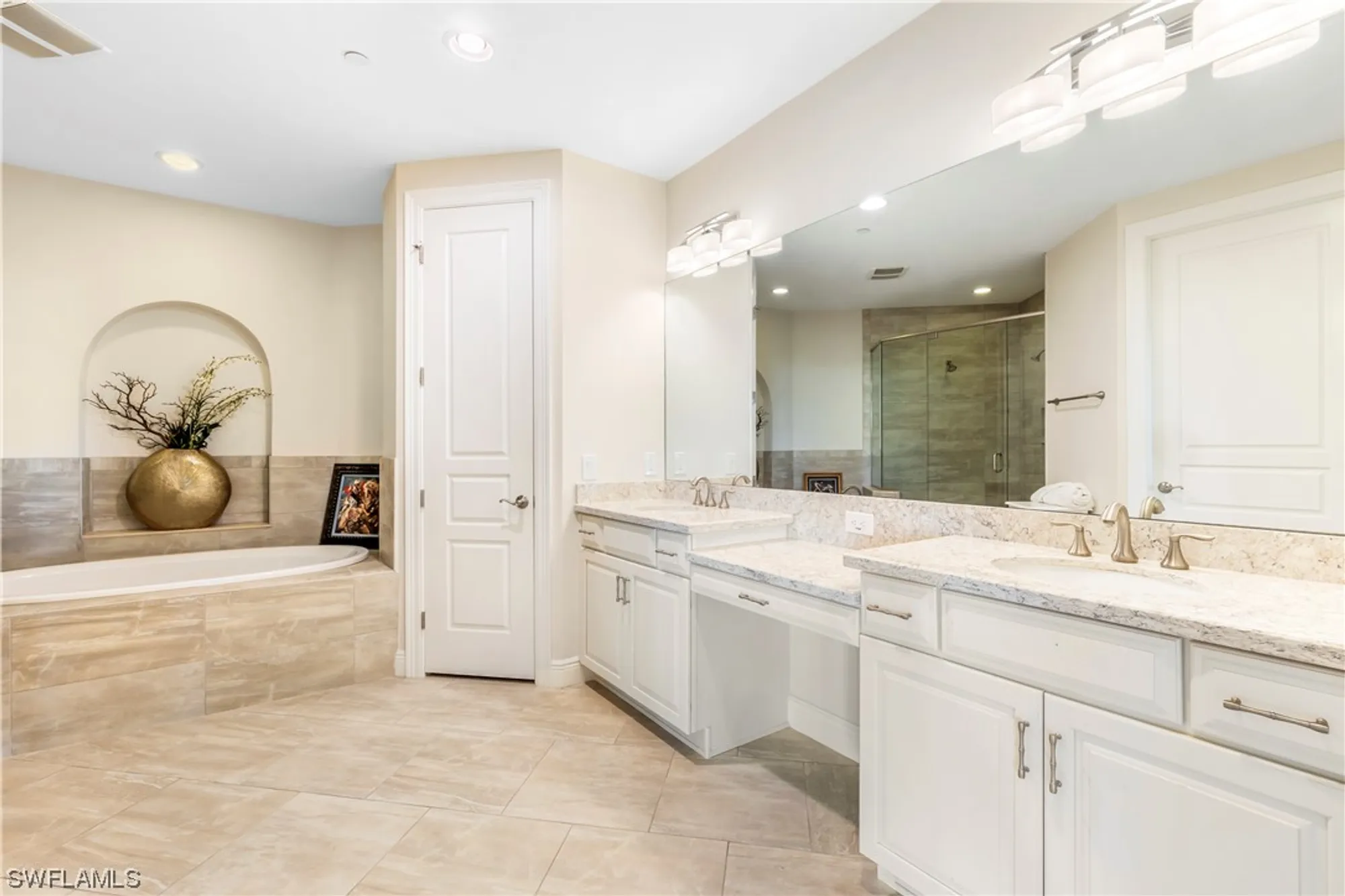 Property Slideshow image 18 of 50 | 4770 via del corso ln 201, Bonita Springs, FL, 34134