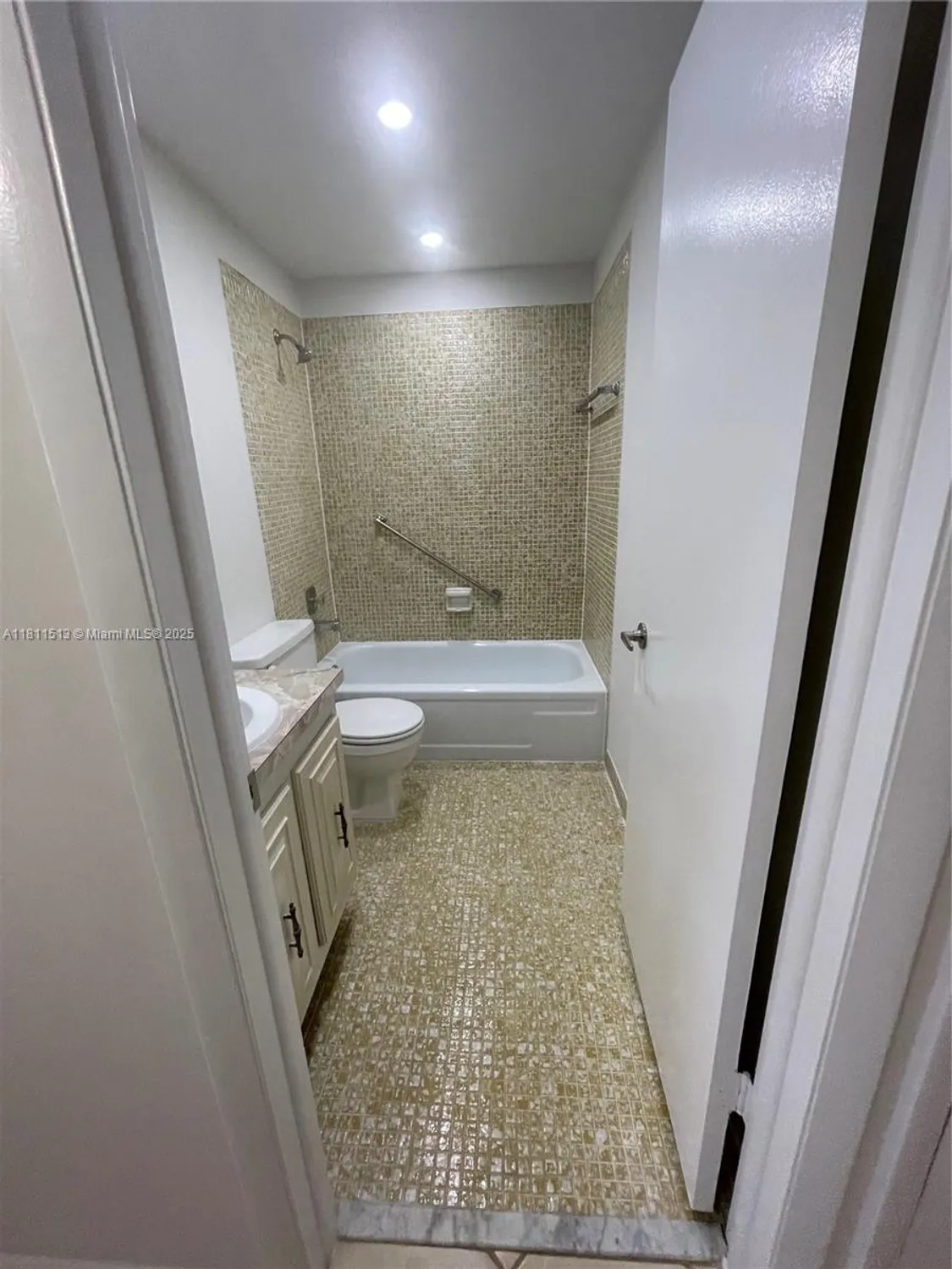 Property Slideshow image 14 of 14 | 413 saxony i # 413, Delray Beach, FL, 33446