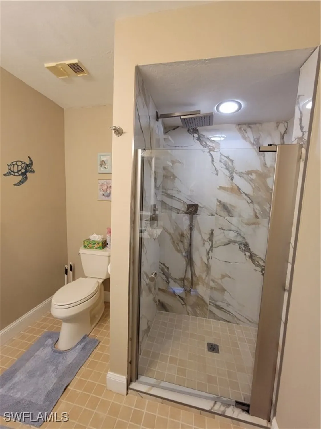 Property Slideshow image 19 of 33 | 11170 caravel cir 104, Fort Myers, FL, 33908