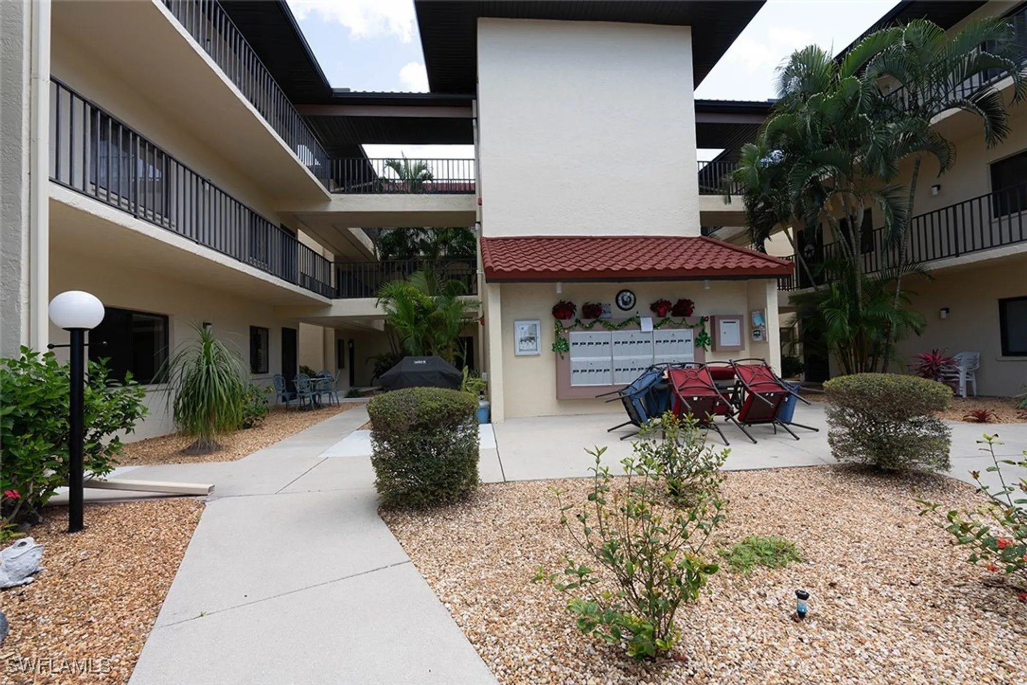 Property Slideshow image 27 of 33 | 11170 caravel cir 104, Fort Myers, FL, 33908