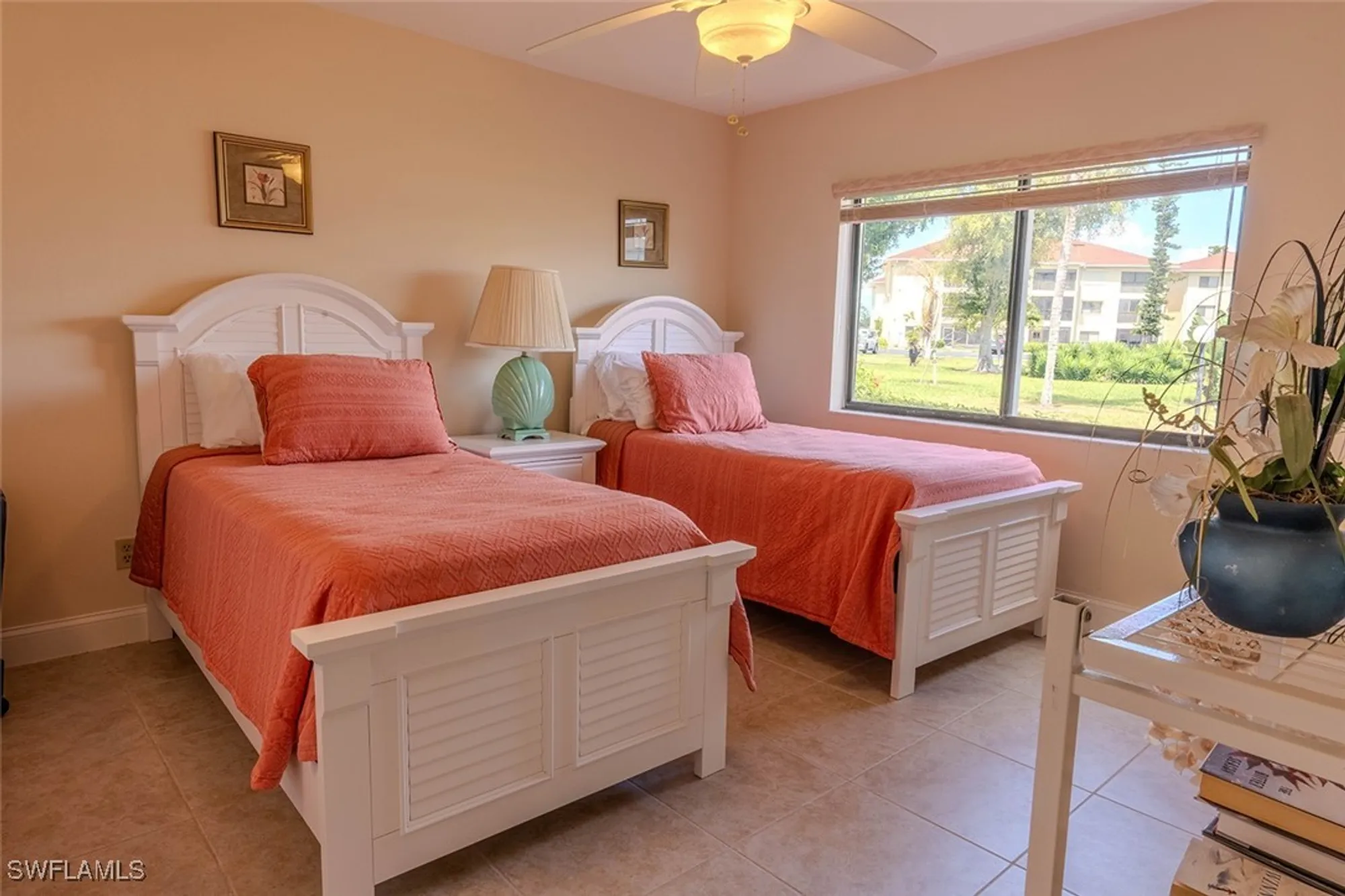 Property Slideshow image 20 of 33 | 11170 caravel cir 104, Fort Myers, FL, 33908