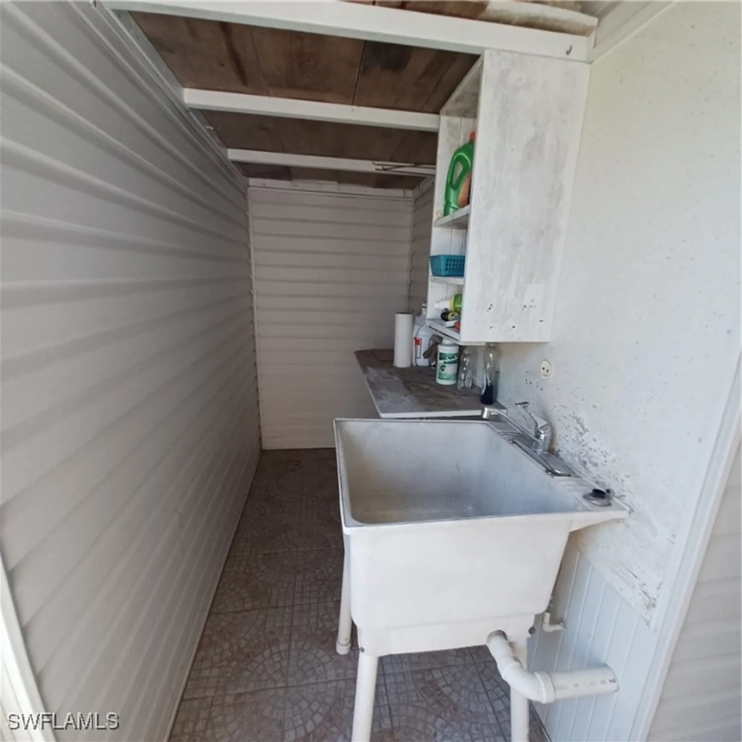 Property Slideshow image 32 of 38 | 5502 ben franklin ln, North Fort Myers, FL, 33917
