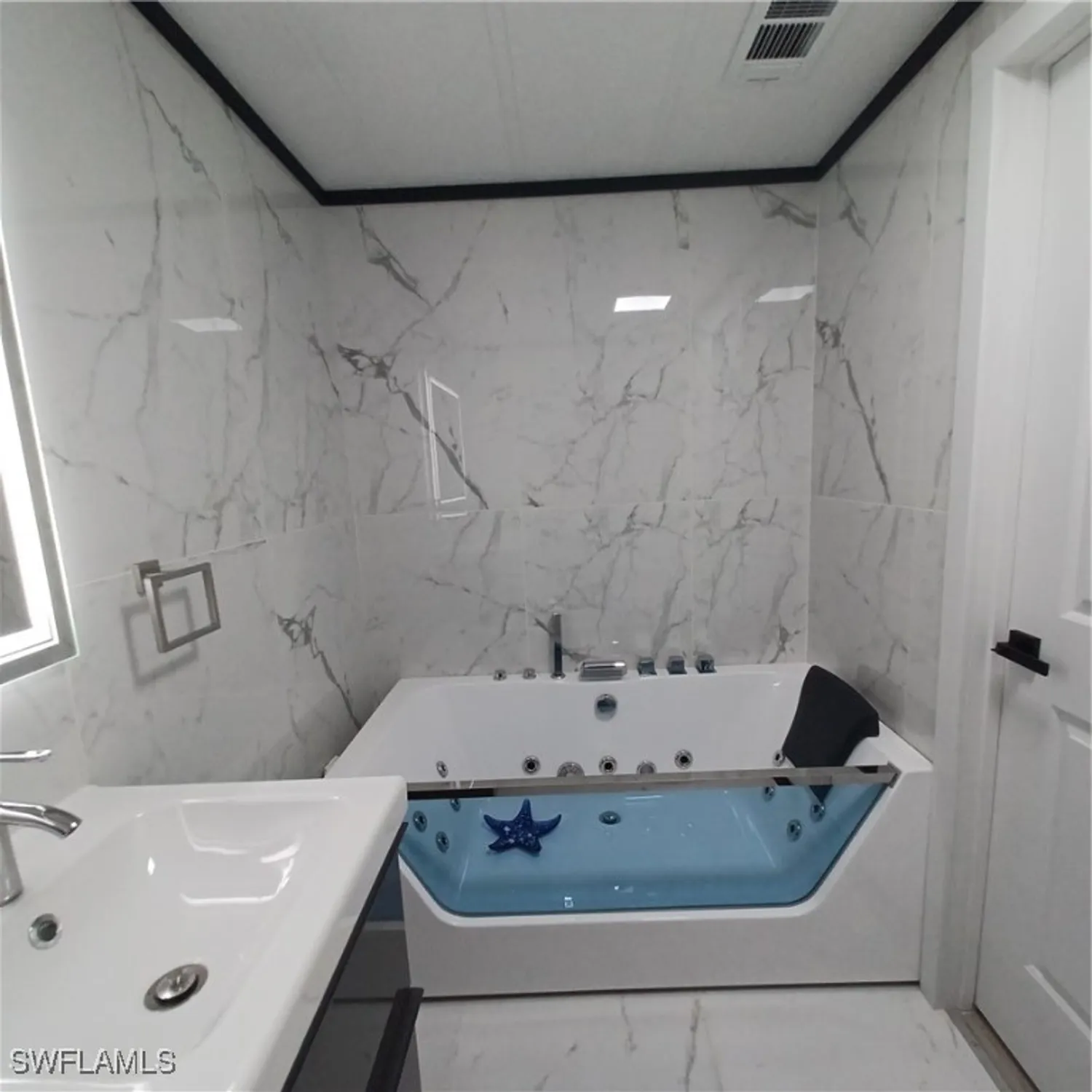 Property Slideshow image 4 of 38 | 5502 ben franklin ln, North Fort Myers, FL, 33917