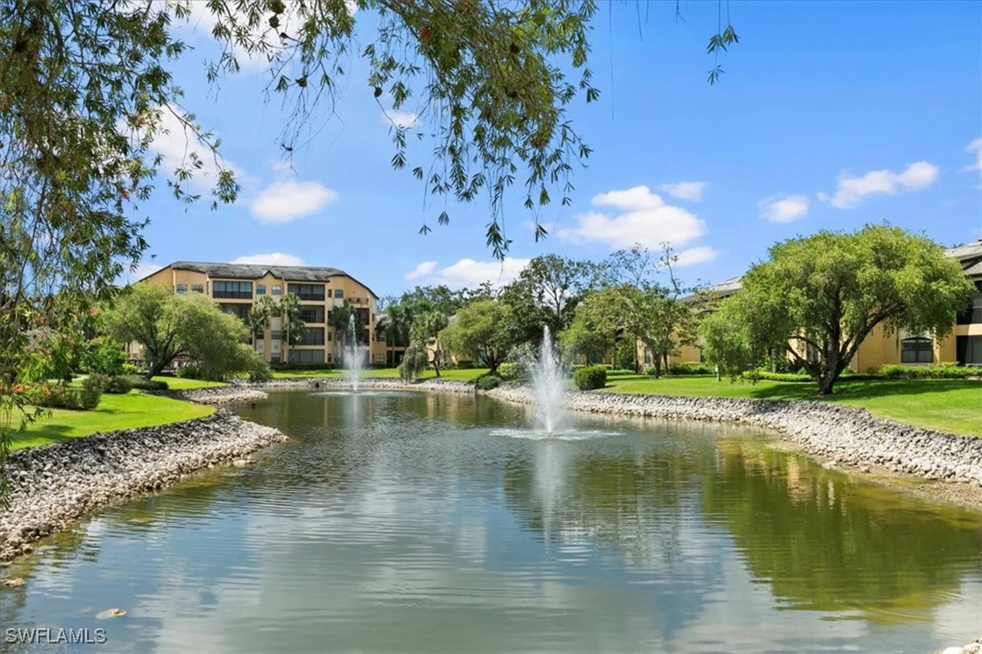 Property Slideshow image 14 of 20 | 195 vintage cir e304, Naples, FL, 34119