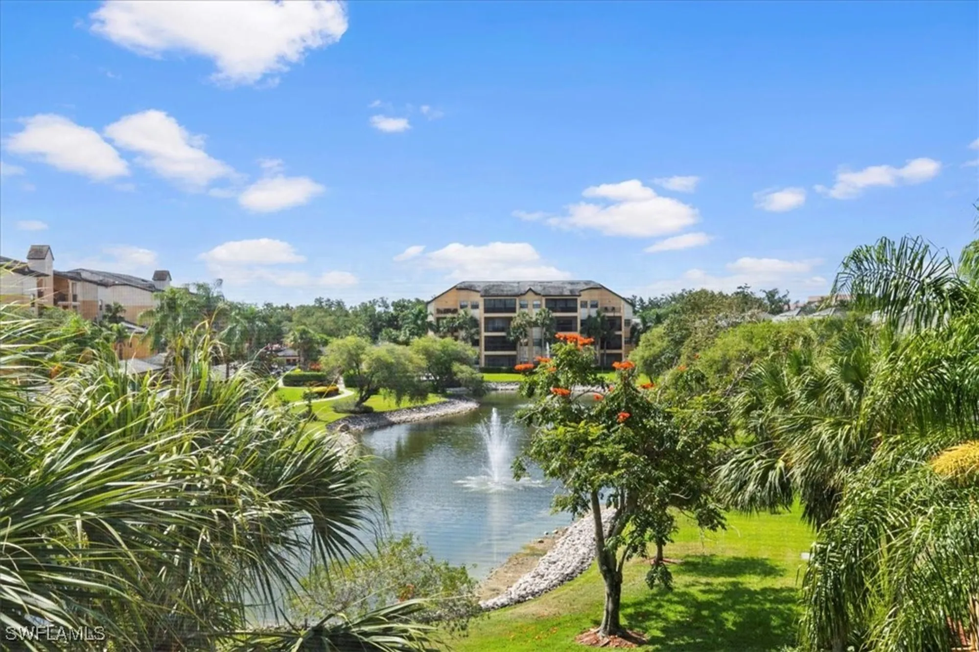 Property Slideshow image 15 of 20 | 195 vintage cir e304, Naples, FL, 34119