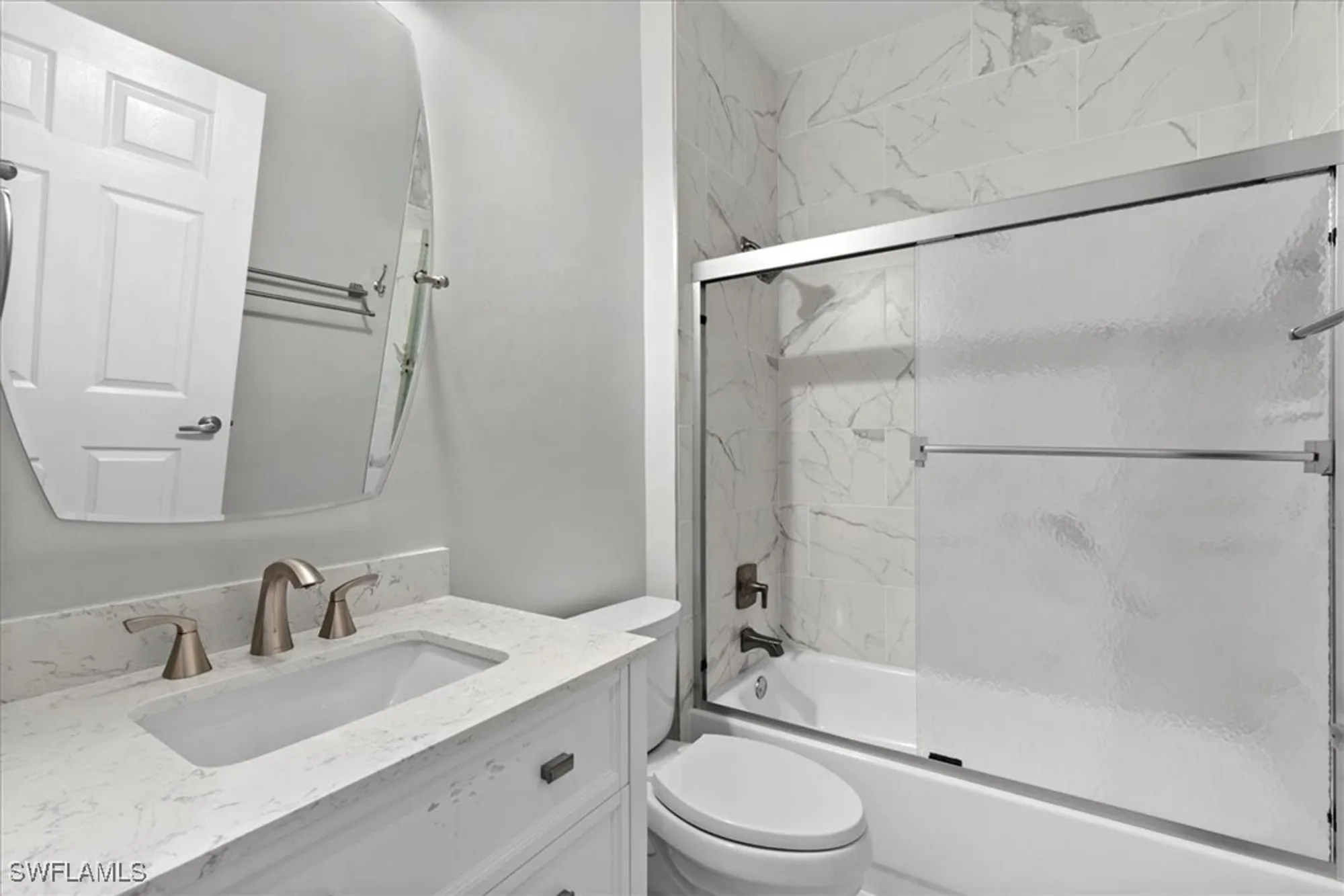 Property Slideshow image 11 of 20 | 195 vintage cir e304, Naples, FL, 34119