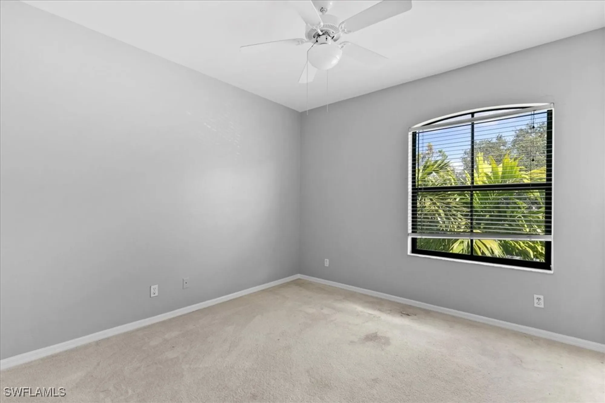 Property Slideshow image 12 of 20 | 195 vintage cir e304, Naples, FL, 34119